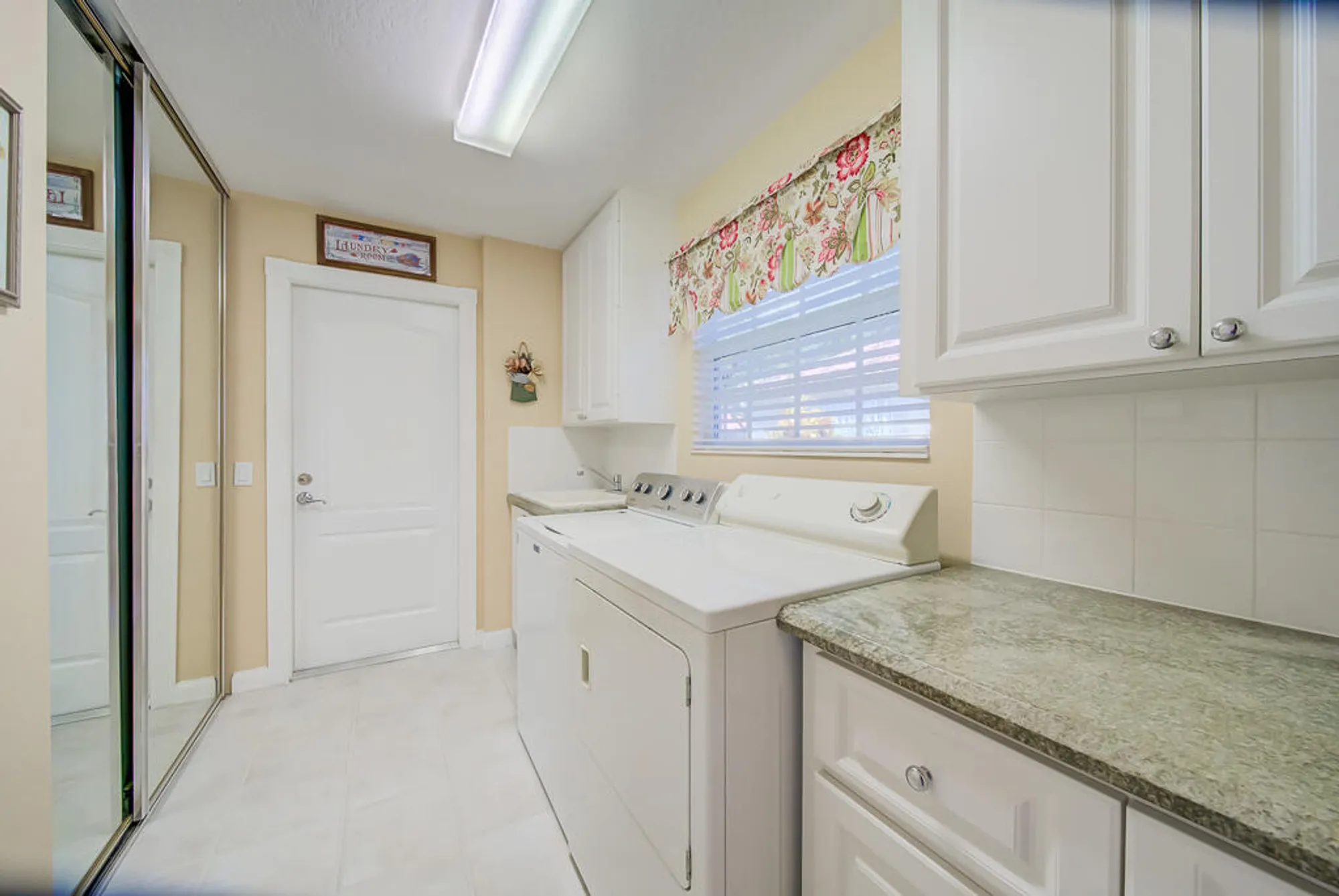 Property Slideshow image 14 of 45 | 2708 livingston ln, West Palm Beach, FL, 33411