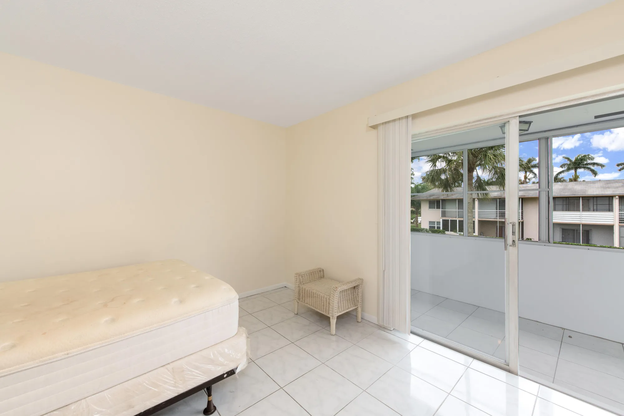 Property Slideshow image 16 of 22 | 46 waltham b # 46, West Palm Beach, FL, 33417