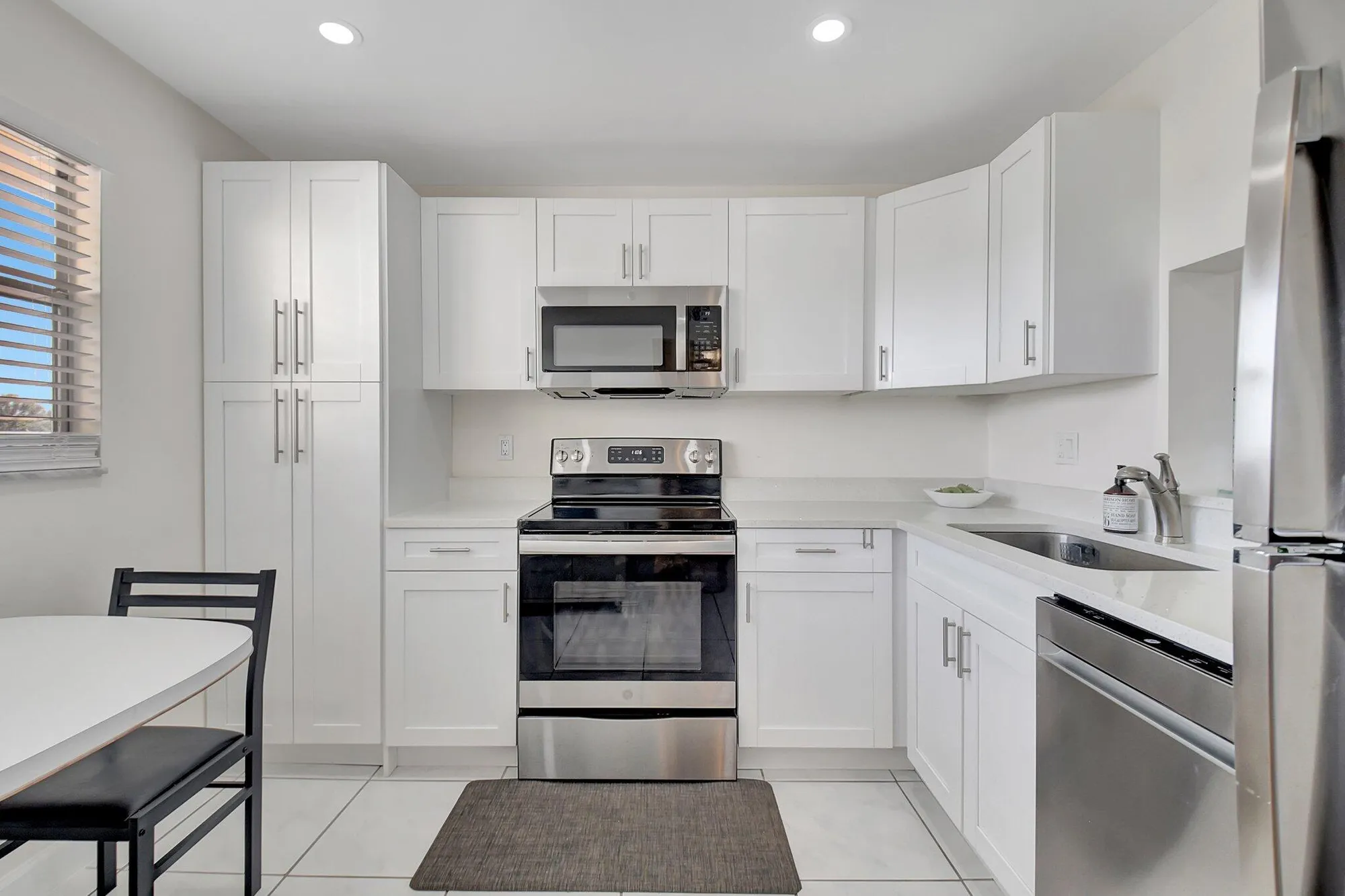 Property Slideshow image 8 of 33 | 3661 via poinciana 510, Lake Worth, FL, 33467