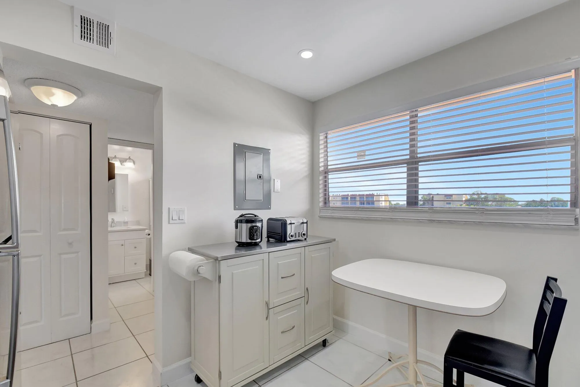 Property Slideshow image 11 of 33 | 3661 via poinciana 510, Lake Worth, FL, 33467