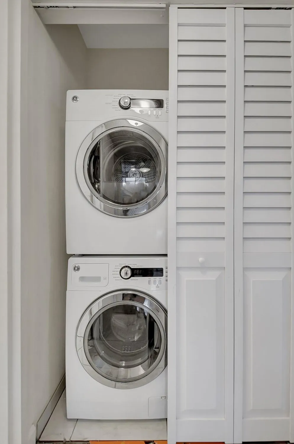 Property Slideshow image 17 of 33 | 3661 via poinciana 510, Lake Worth, FL, 33467