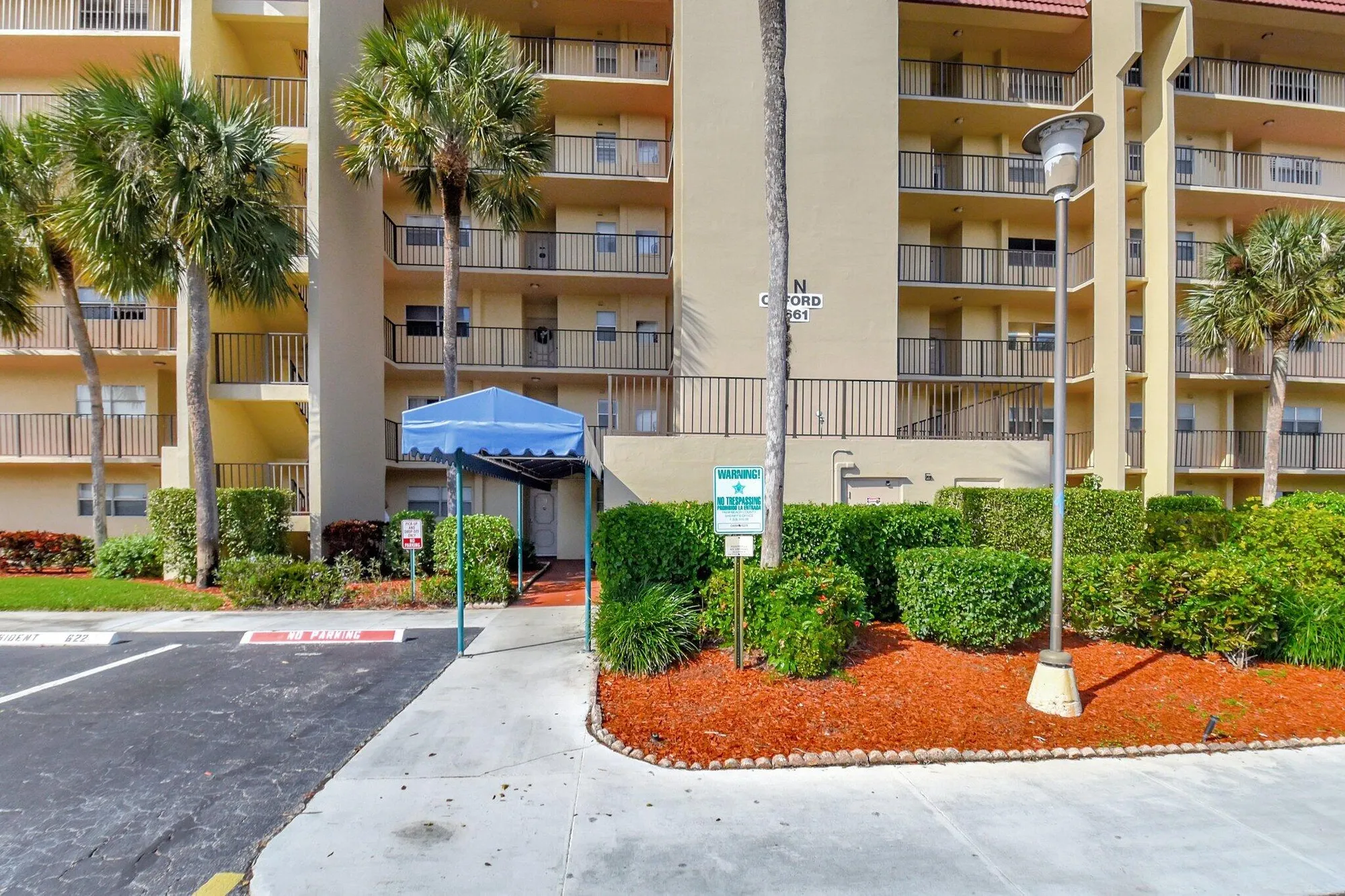 Property Slideshow image 2 of 33 | 3661 via poinciana 510, Lake Worth, FL, 33467