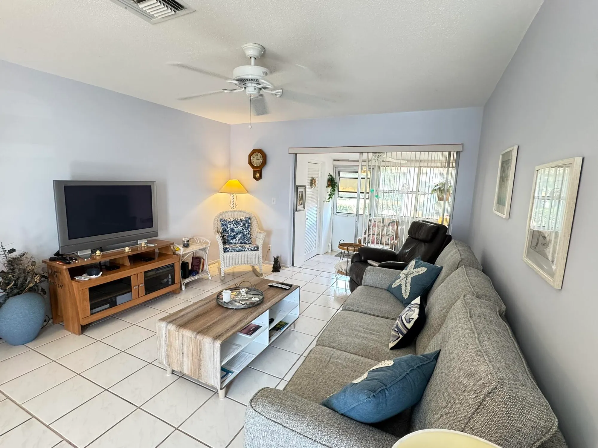 Property Slideshow image 8 of 20 | 2822 crosley dr e, West Palm Beach, FL, 33415