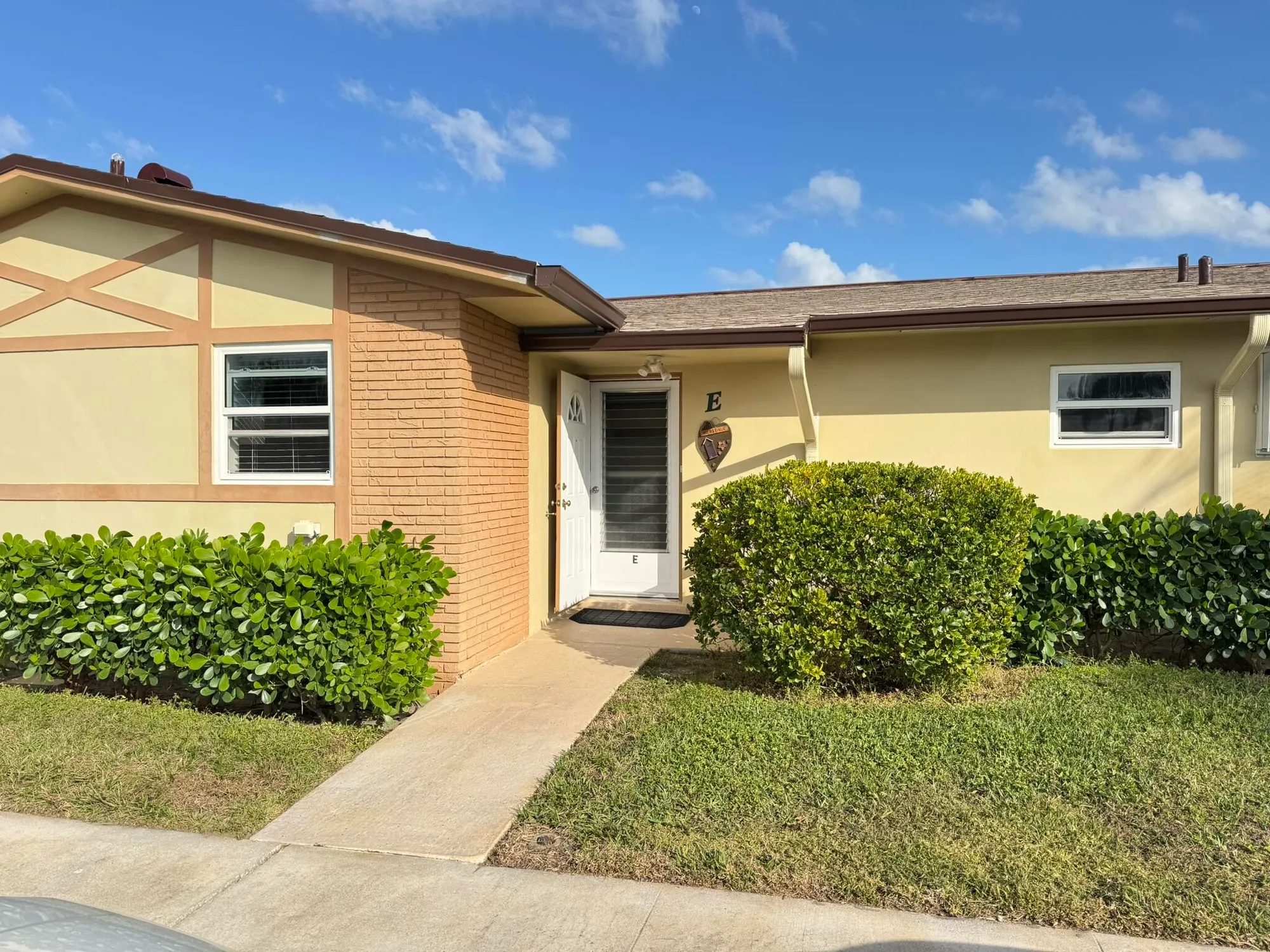 Property Slideshow image 1 of 20 | 2822 crosley dr e, West Palm Beach, FL, 33415