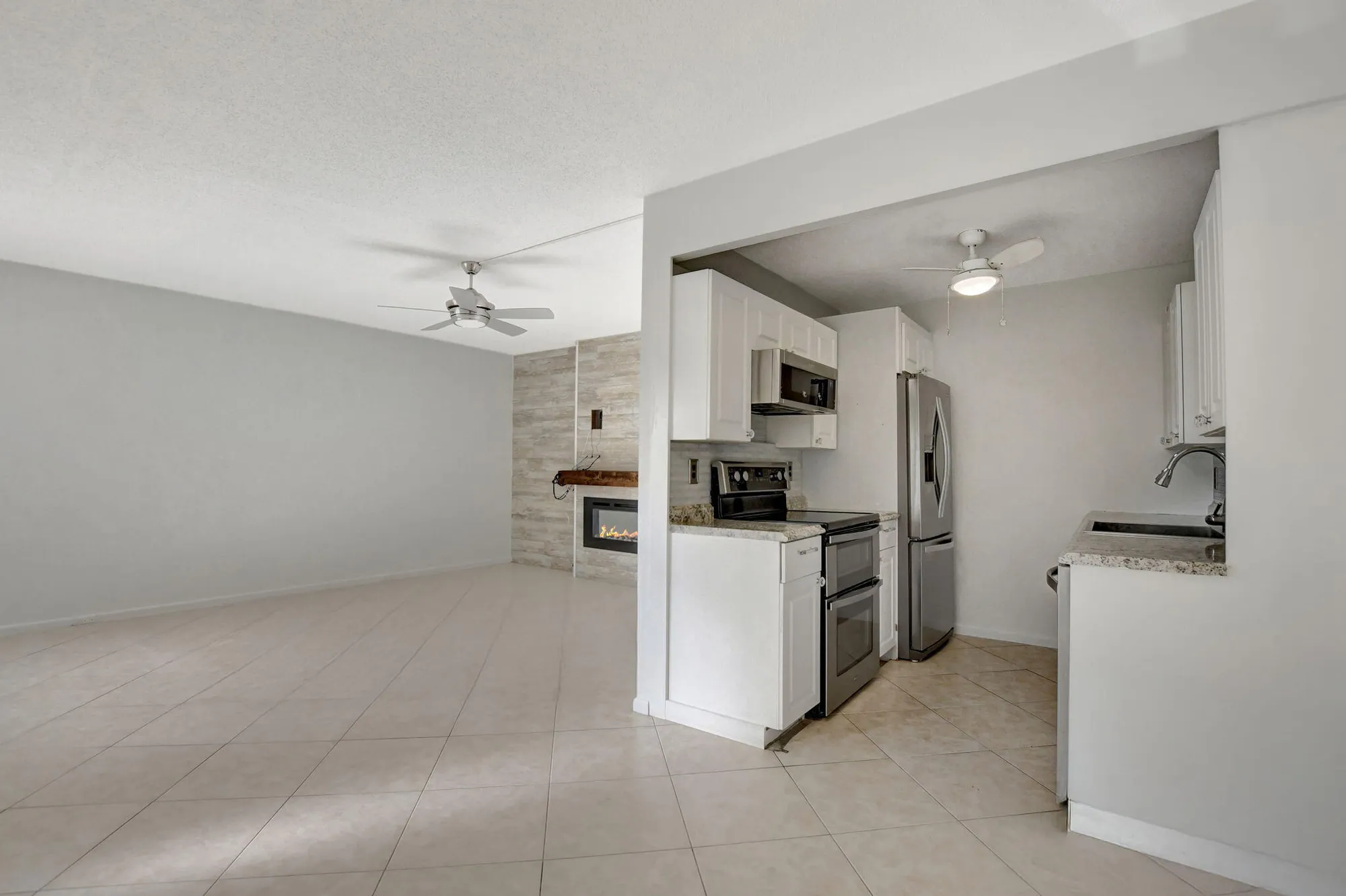 Property Slideshow image 7 of 29 | 4064 newport q # 4064, Deerfield Beach, FL, 33442