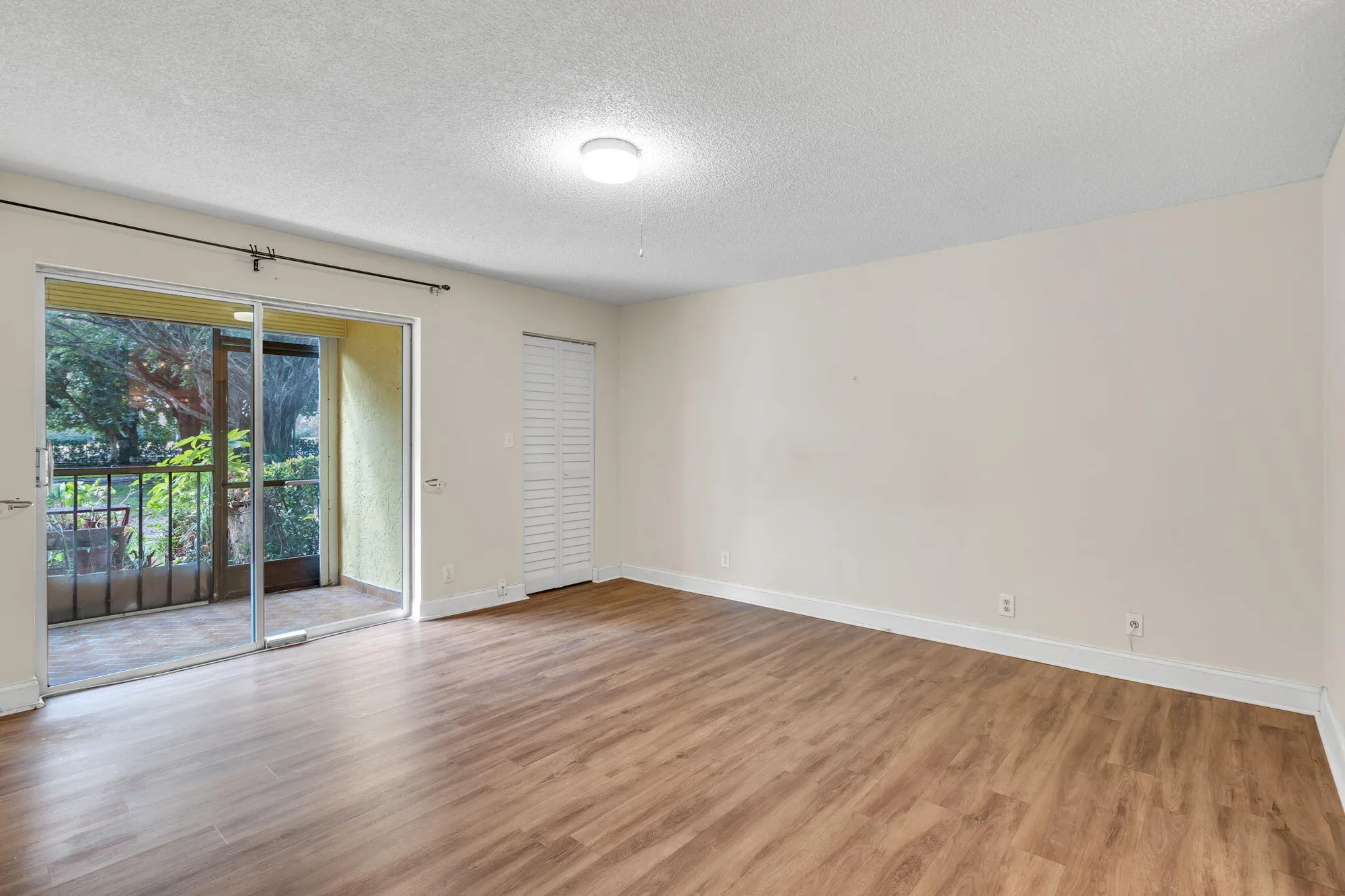 Property Slideshow image 15 of 33 | 5900 nw 44th st apt 106, Lauderhill, FL, 33319