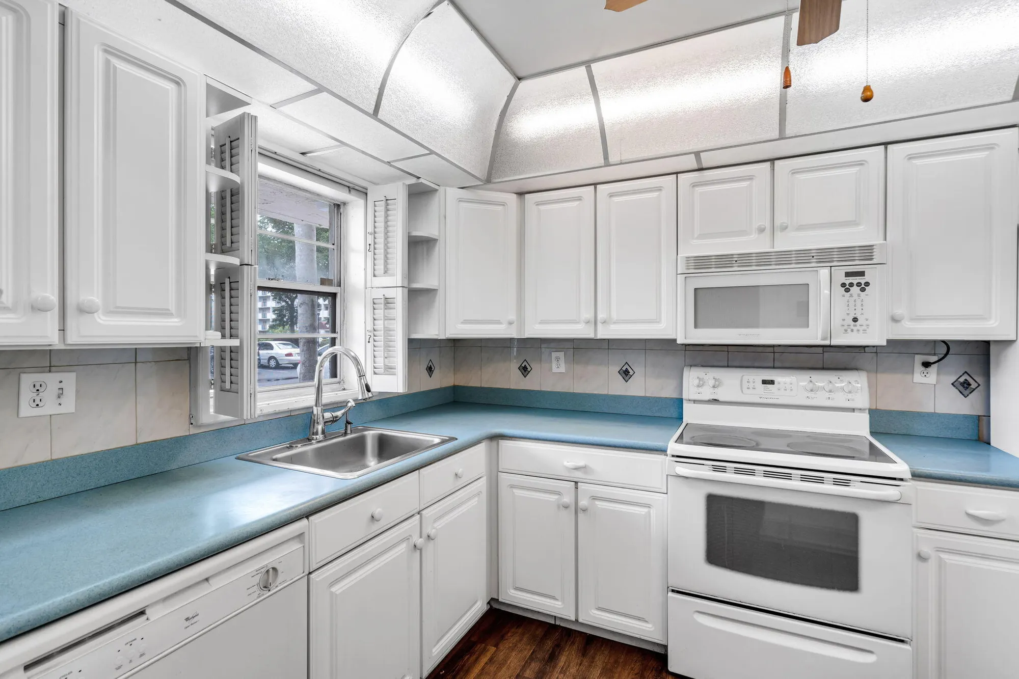 Property Slideshow image 6 of 33 | 5900 nw 44th st apt 106, Lauderhill, FL, 33319