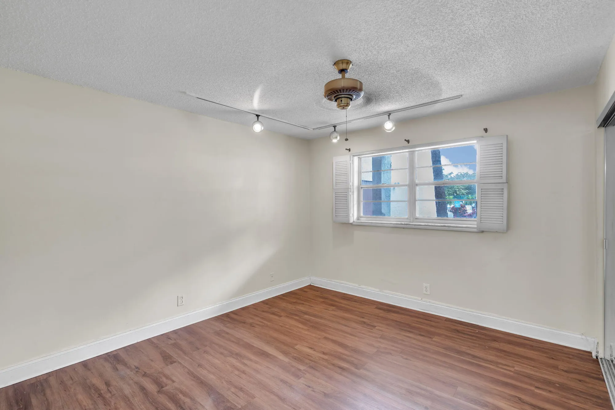 Property Slideshow image 12 of 33 | 5900 nw 44th st apt 106, Lauderhill, FL, 33319