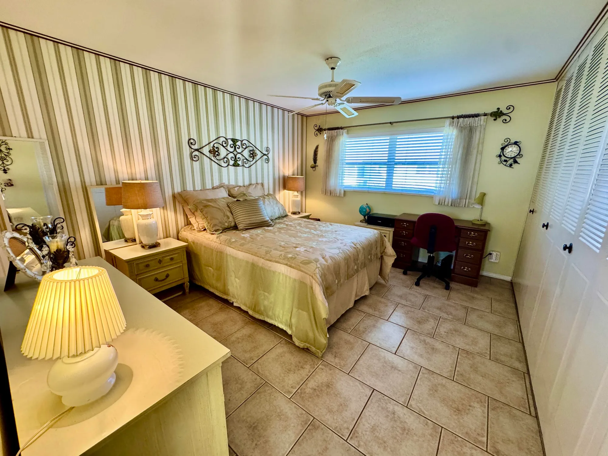 Property Slideshow image 6 of 18 | 2864 crosley dr e, West Palm Beach, FL, 33415