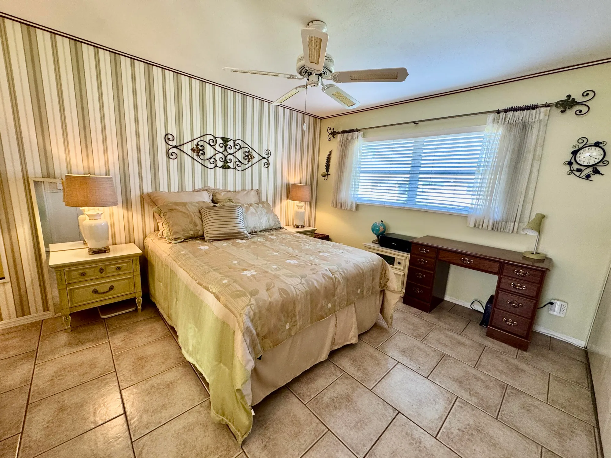 Property Slideshow image 7 of 18 | 2864 crosley dr e, West Palm Beach, FL, 33415