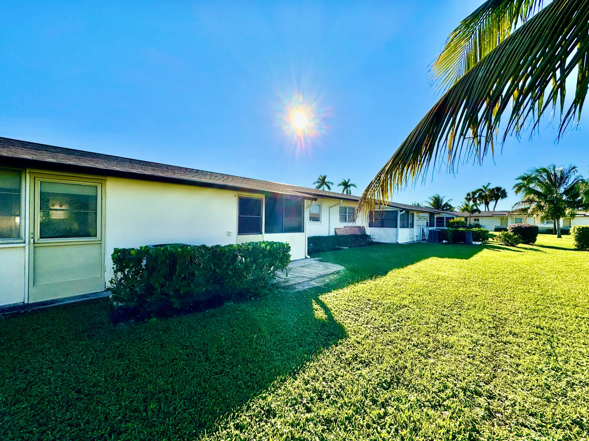 Property Slideshow image 10 of 18 | 2864 crosley dr e, West Palm Beach, FL, 33415
