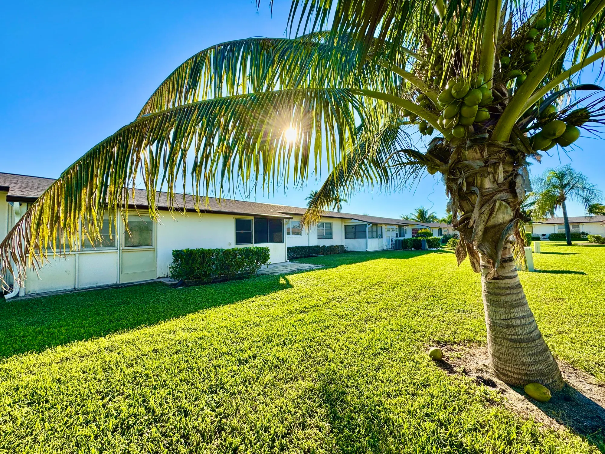 Property Slideshow image 2 of 18 | 2864 crosley dr e, West Palm Beach, FL, 33415