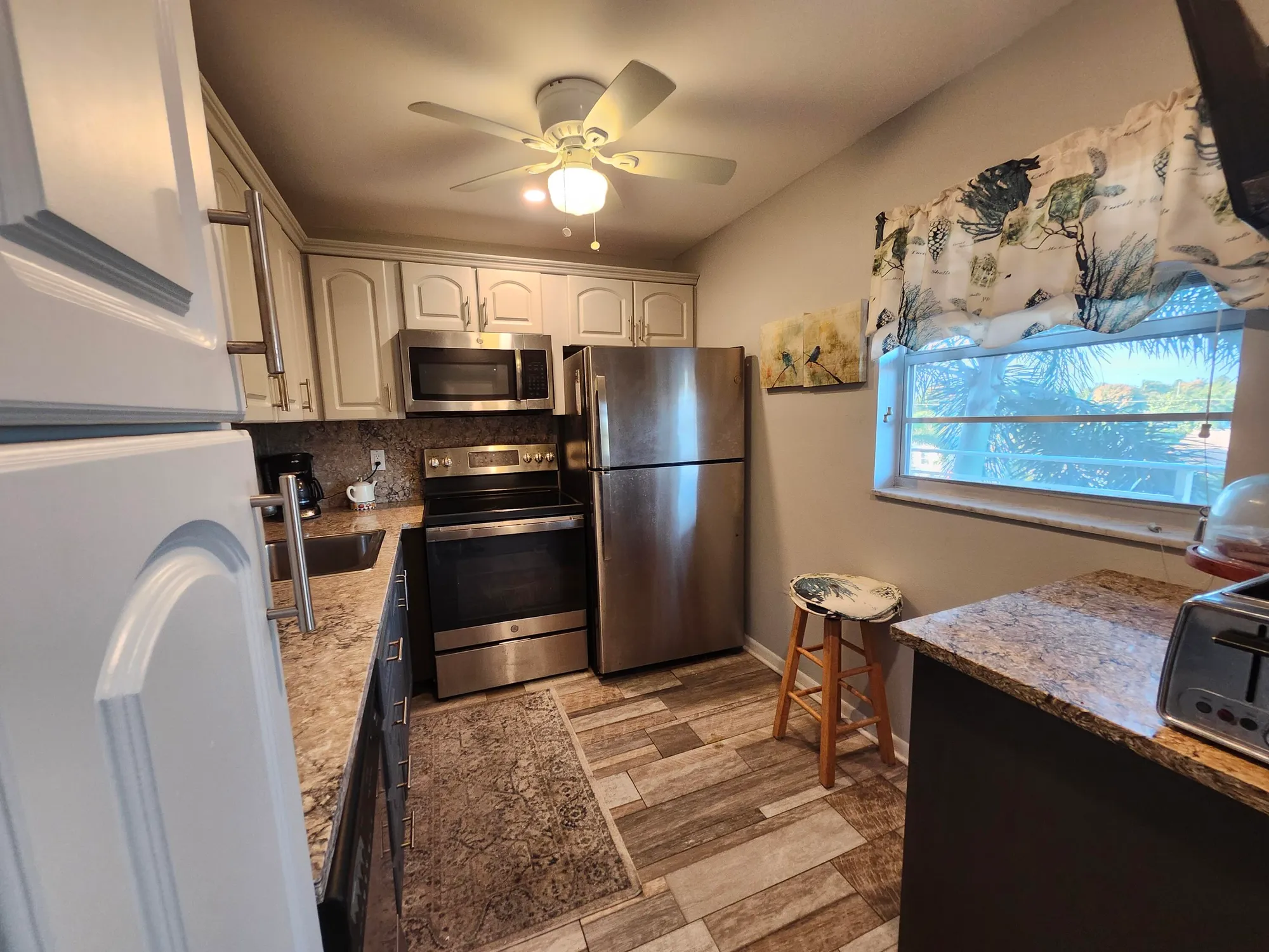 Property Slideshow image 6 of 54 | 300 ne 26th ave apt 305, Boynton Beach, FL, 33435