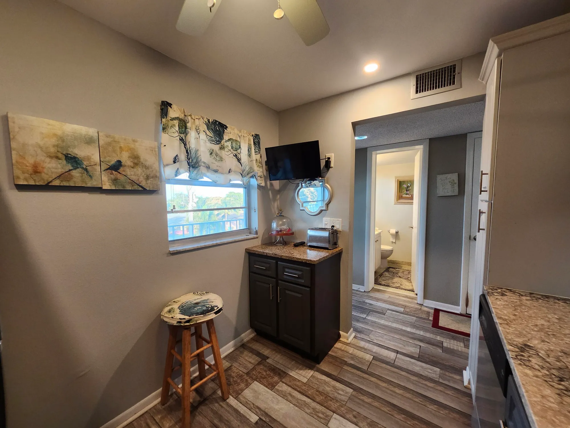 Property Slideshow image 4 of 54 | 300 ne 26th ave apt 305, Boynton Beach, FL, 33435