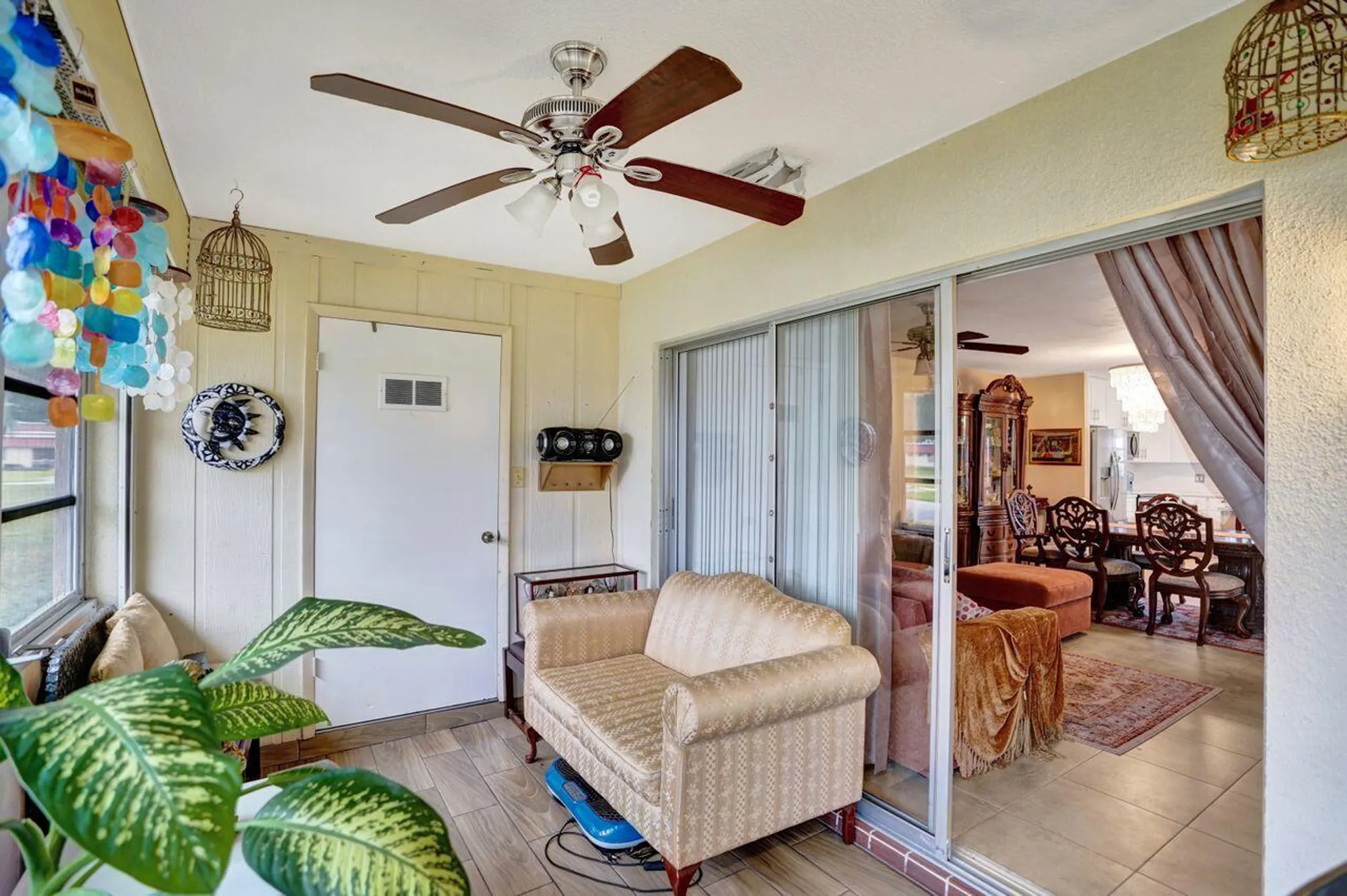 Property Slideshow image 18 of 34 | 854 salem ln, Lake Worth, FL, 33467