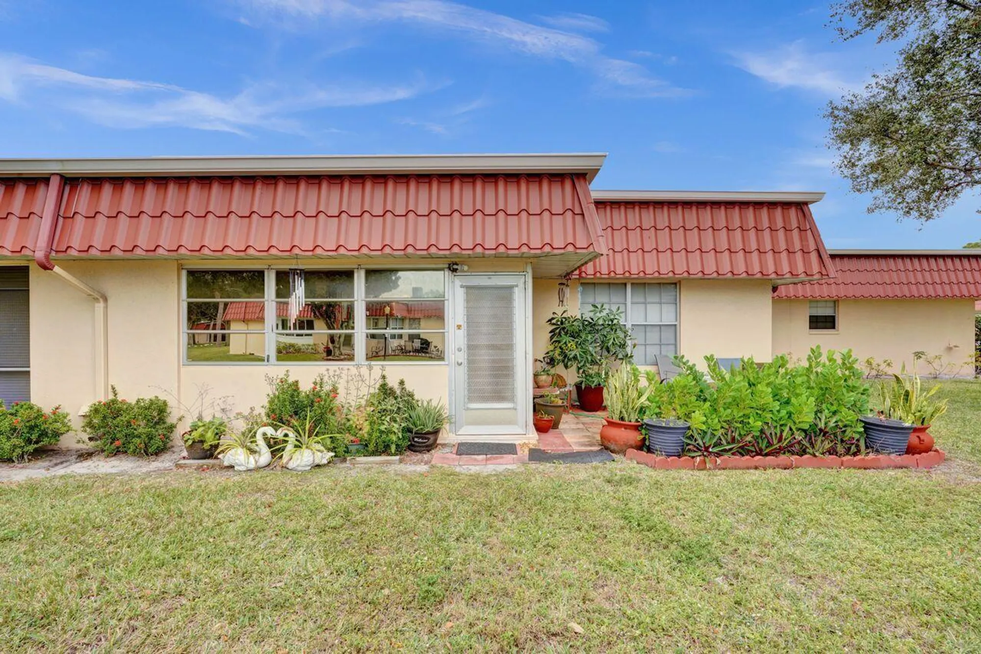 Property Slideshow image 20 of 34 | 854 salem ln, Lake Worth, FL, 33467