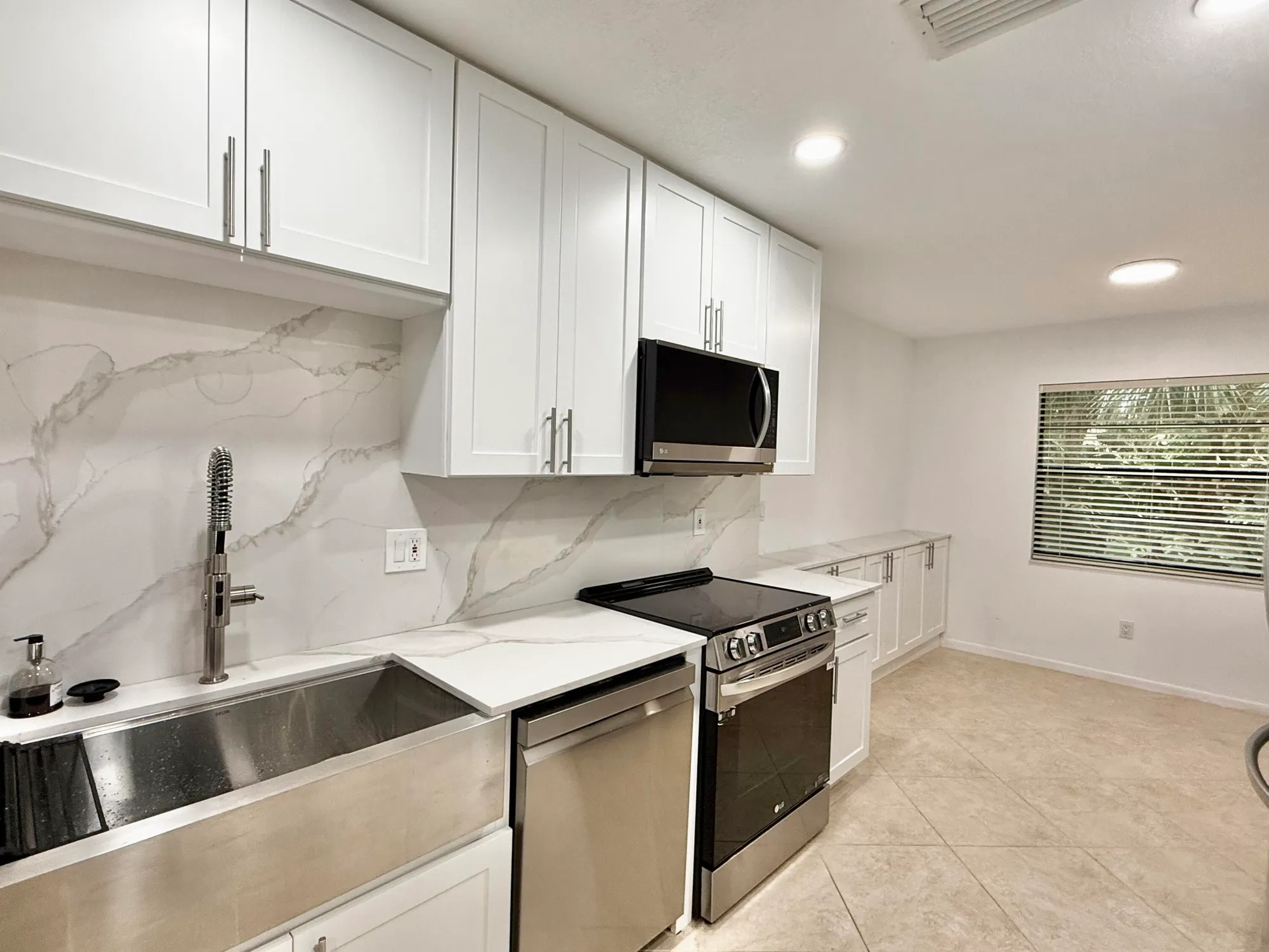 Property Slideshow image 5 of 34 | 22 westgate ln h, Boynton Beach, FL, 33436