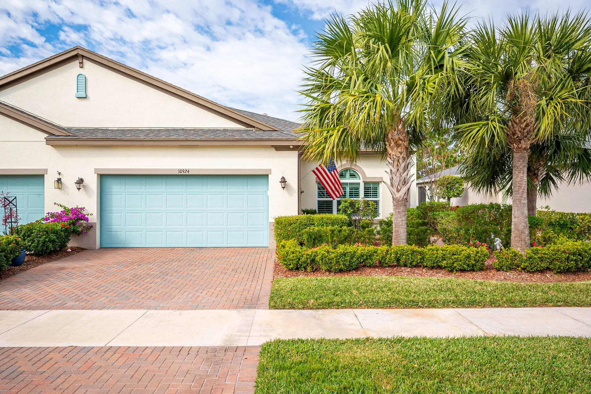 Property Slideshow image 3 of 35 | 10924 sw winding lakes cir, Port Saint Lucie, FL, 34987