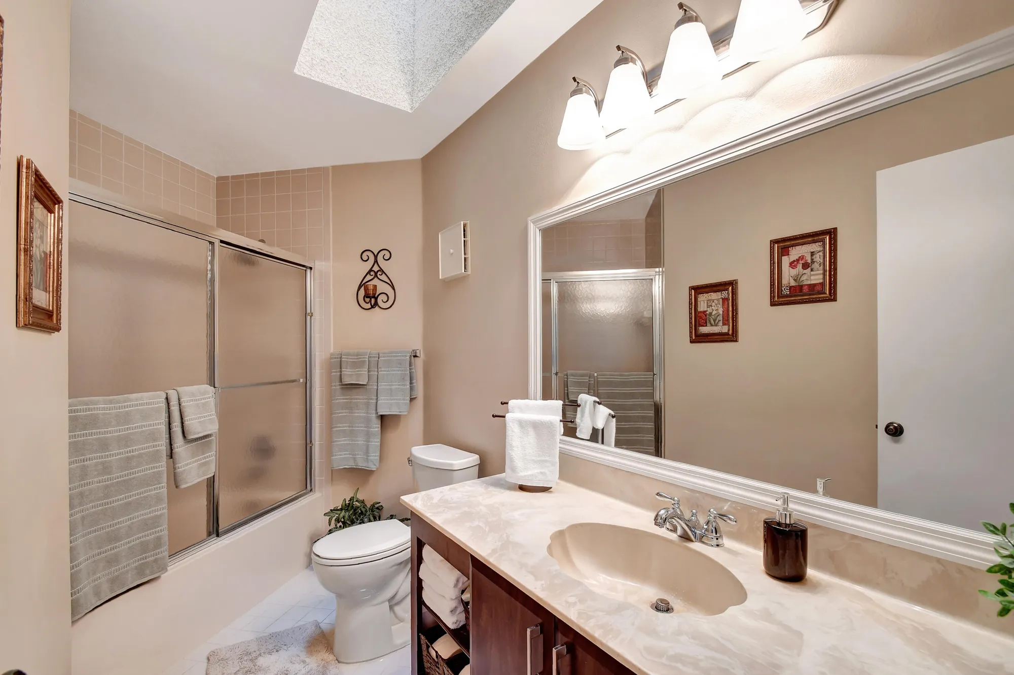 Property Slideshow image 19 of 48 | 3352 perimeter dr, Greenacres, FL, 33467