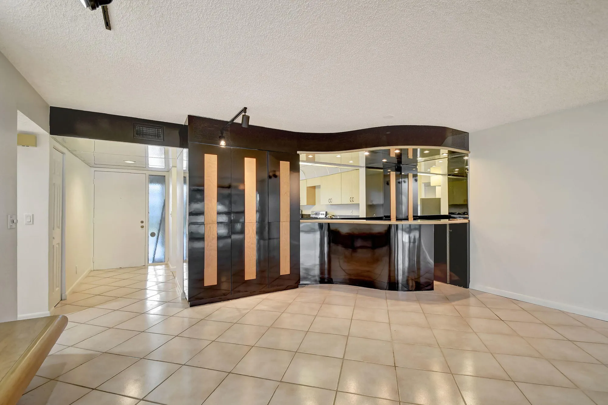 Property Slideshow image 9 of 76 | 5519 fairway park dr 202, Boynton Beach, FL, 33437