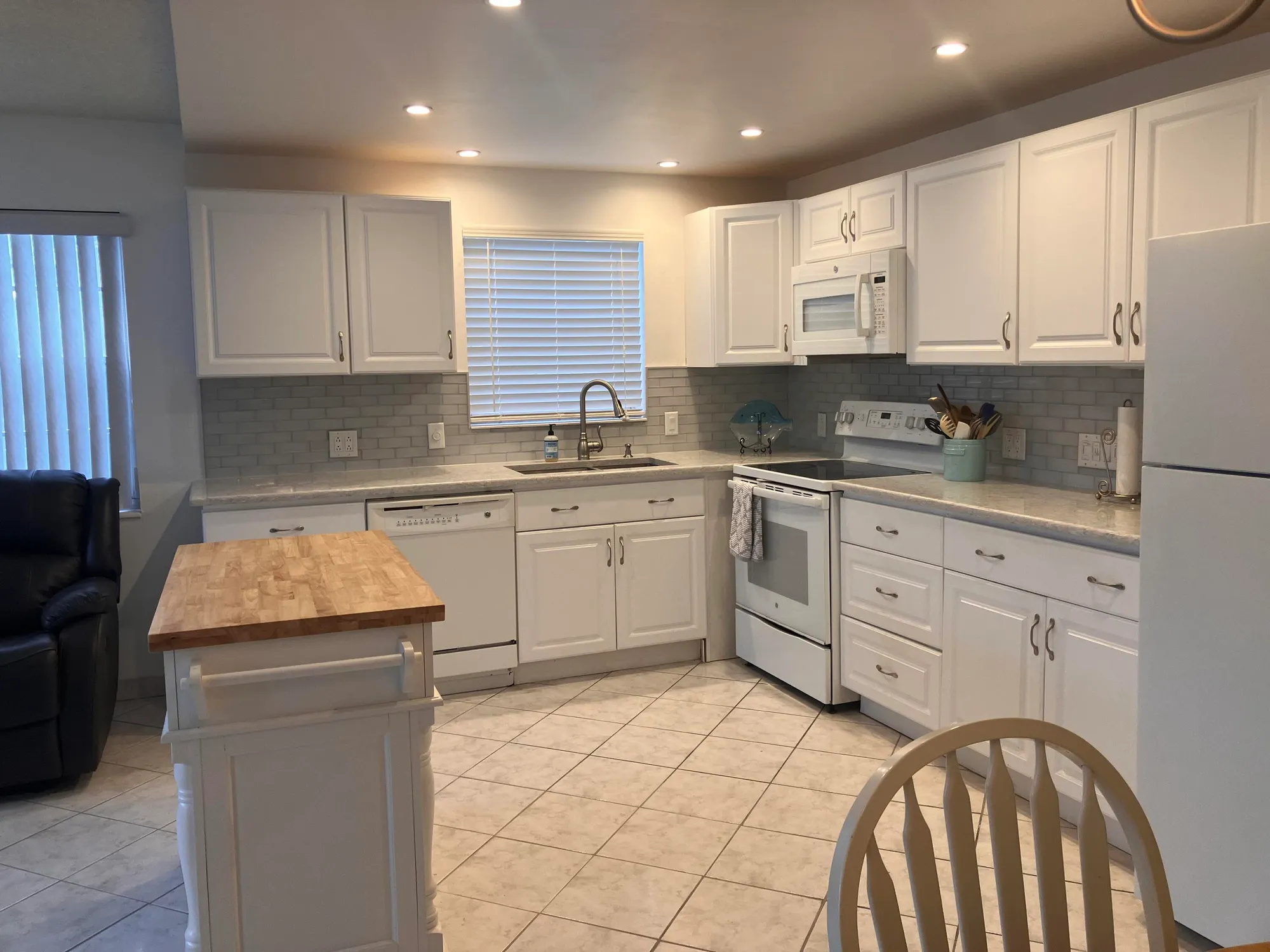 Property Slideshow image 4 of 30 | 337 camden o, West Palm Beach, FL, 33417