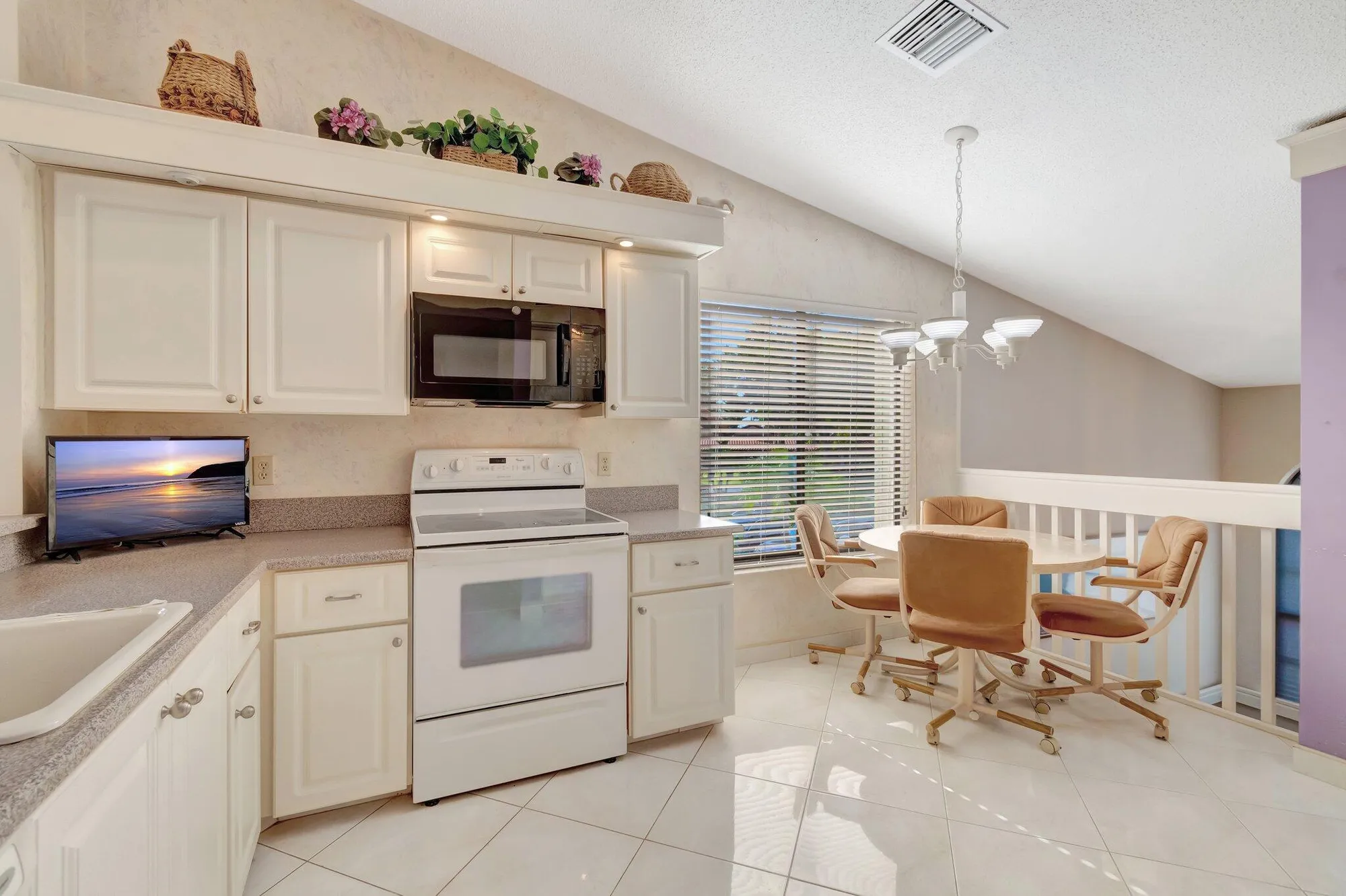 Property Slideshow image 12 of 41 | 10592 tropic palm ave 202, Boynton Beach, FL, 33437