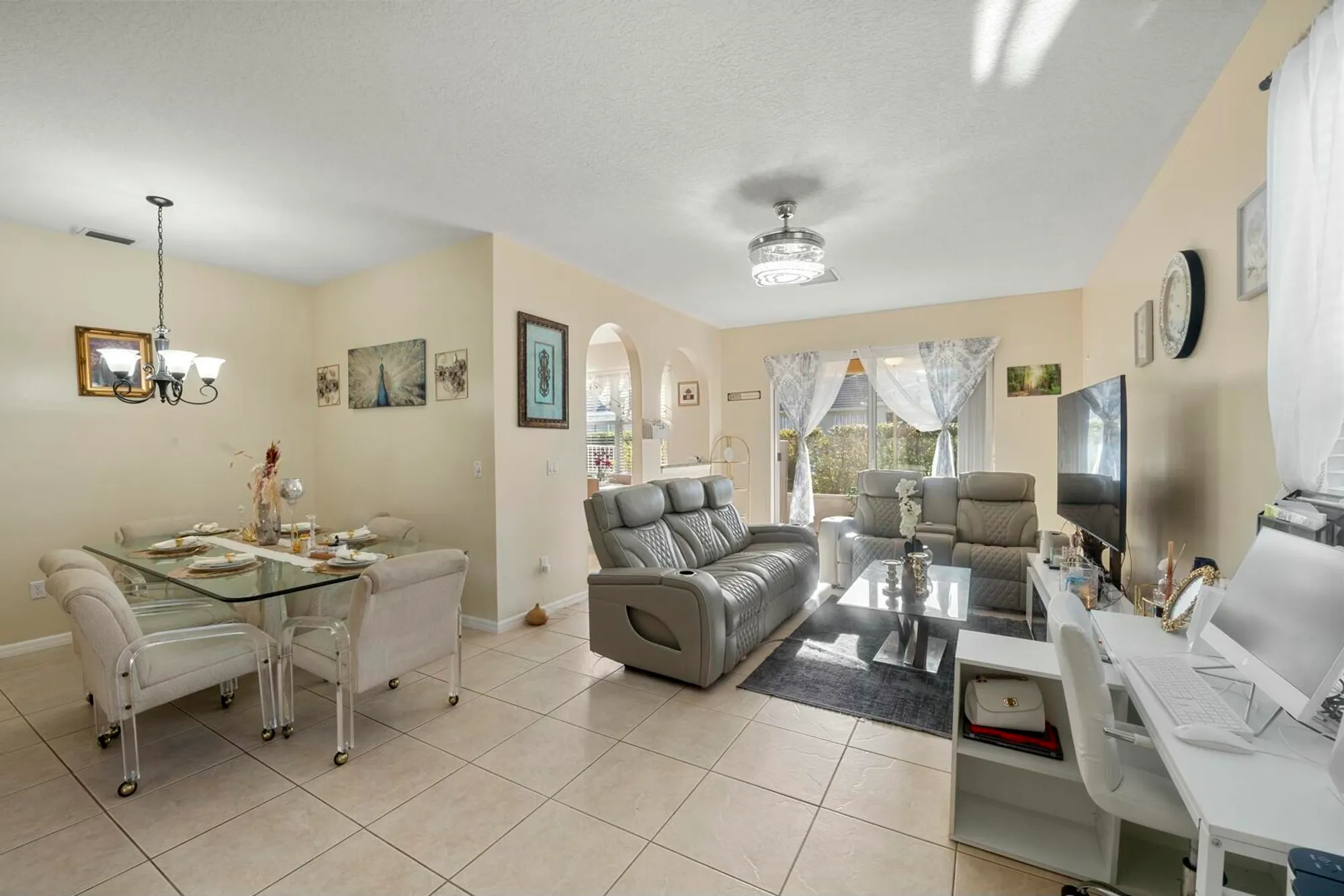 Property Slideshow image 7 of 35 | 248 sw manatee springs way, Port Saint Lucie, FL, 34986