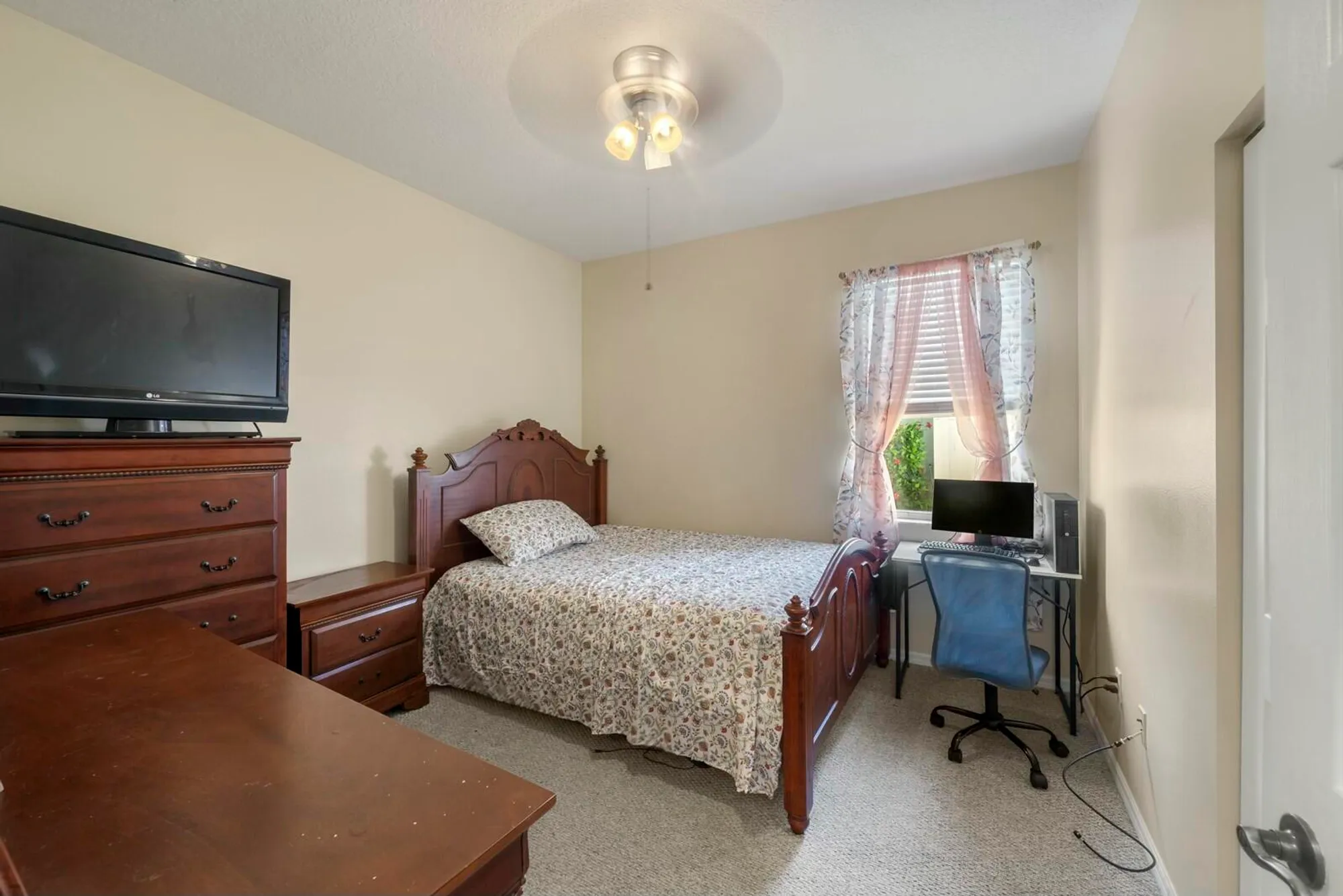 Property Slideshow image 18 of 35 | 248 sw manatee springs way, Port Saint Lucie, FL, 34986