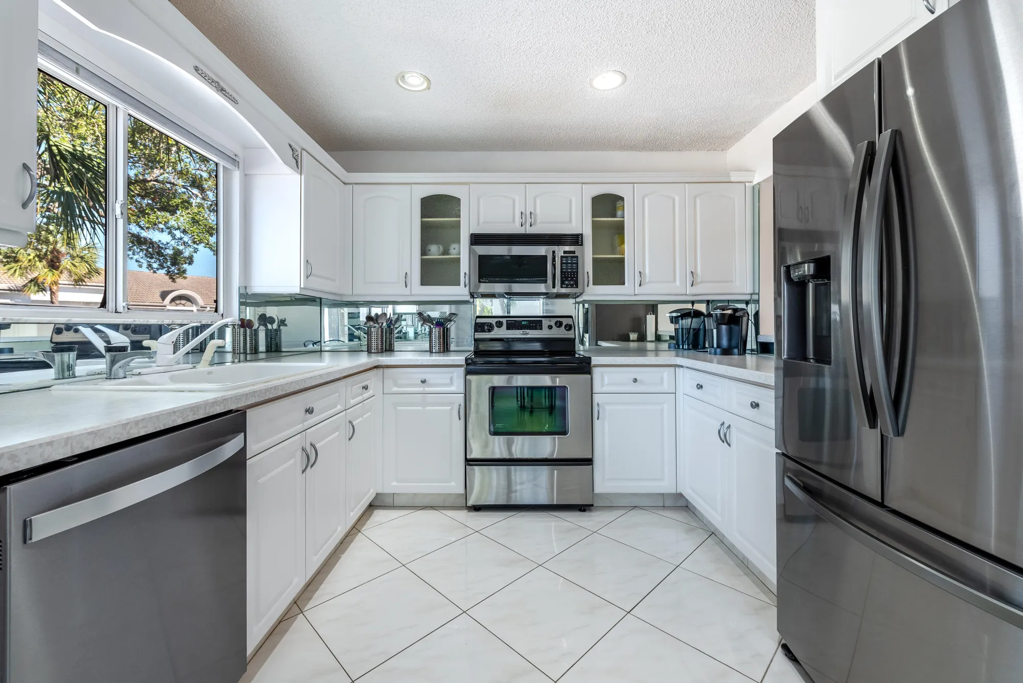 Property Slideshow image 7 of 49 | 7485 glendevon ln apt 1105, Delray Beach, FL, 33446