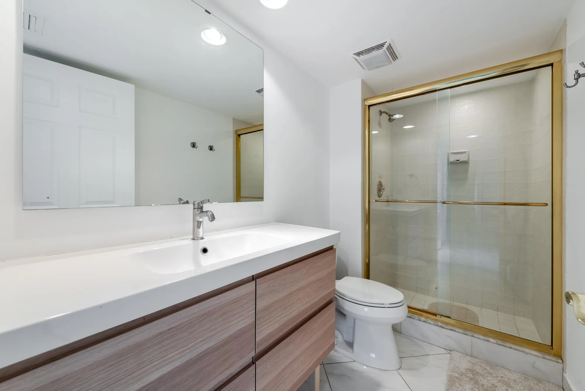 Property Slideshow image 9 of 49 | 7485 glendevon ln apt 1105, Delray Beach, FL, 33446