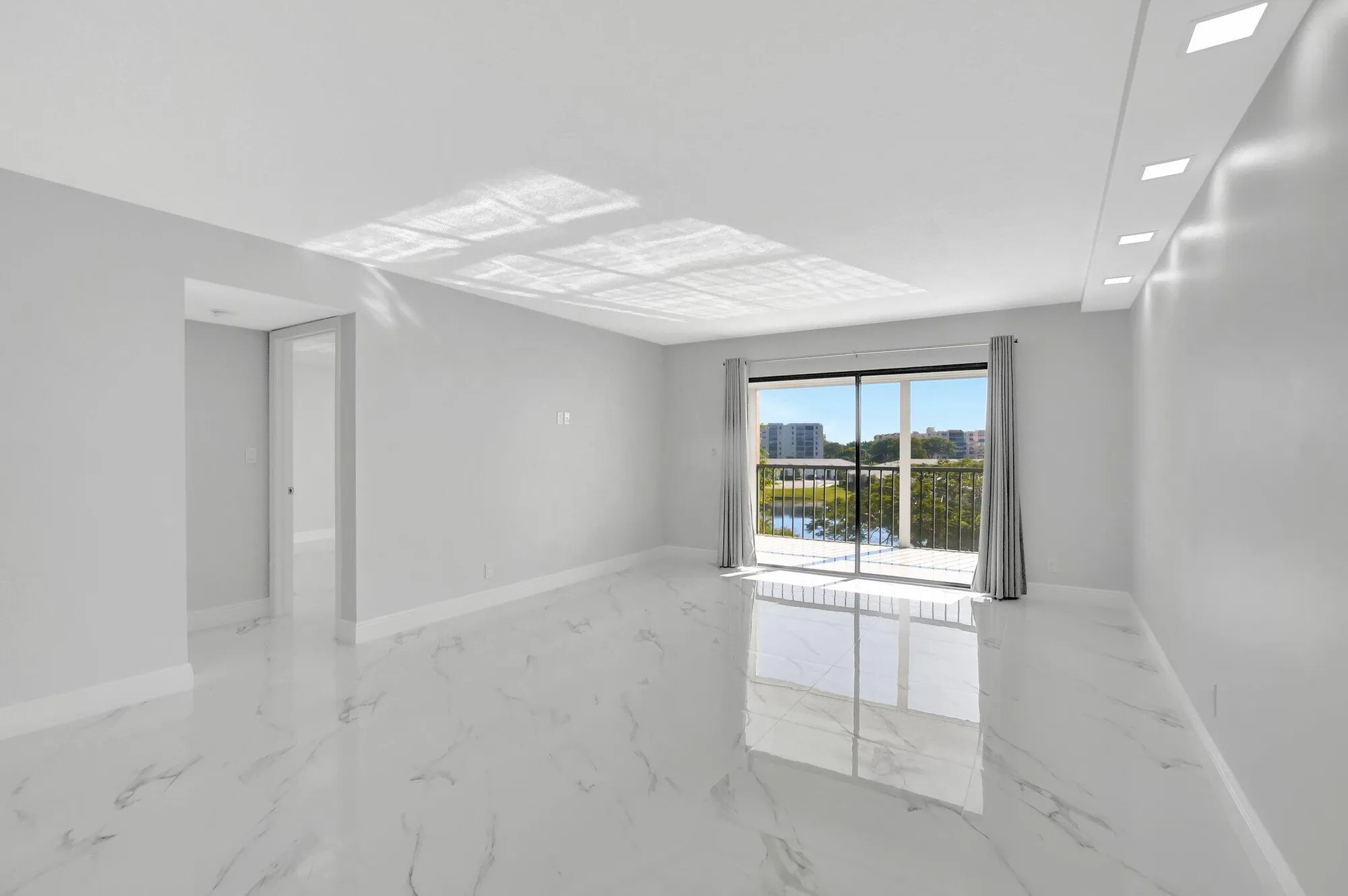Property Slideshow image 4 of 26 | 7076 huntington ln 407, Delray Beach, FL, 33446