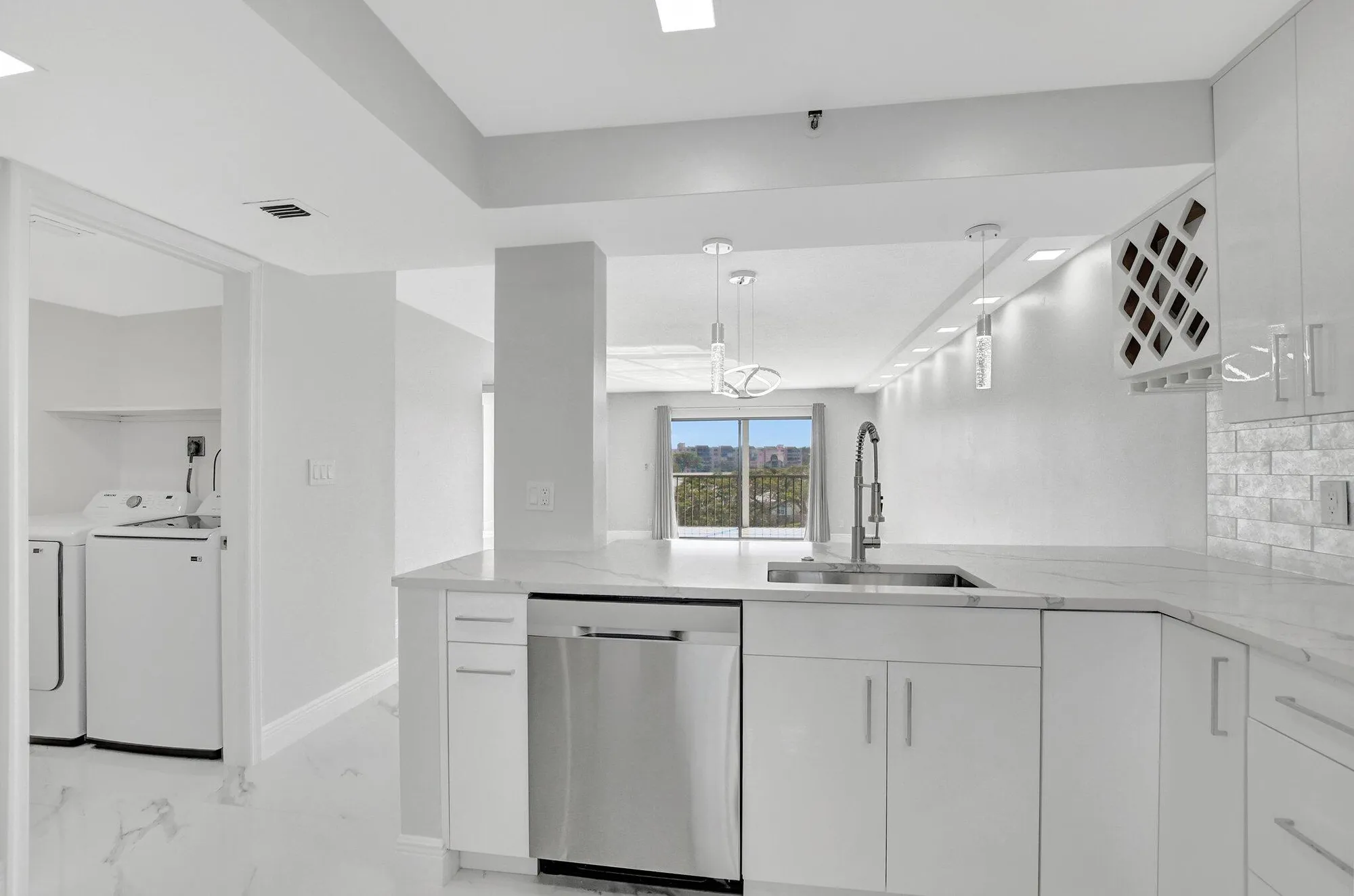 Property Slideshow image 2 of 26 | 7076 huntington ln 407, Delray Beach, FL, 33446