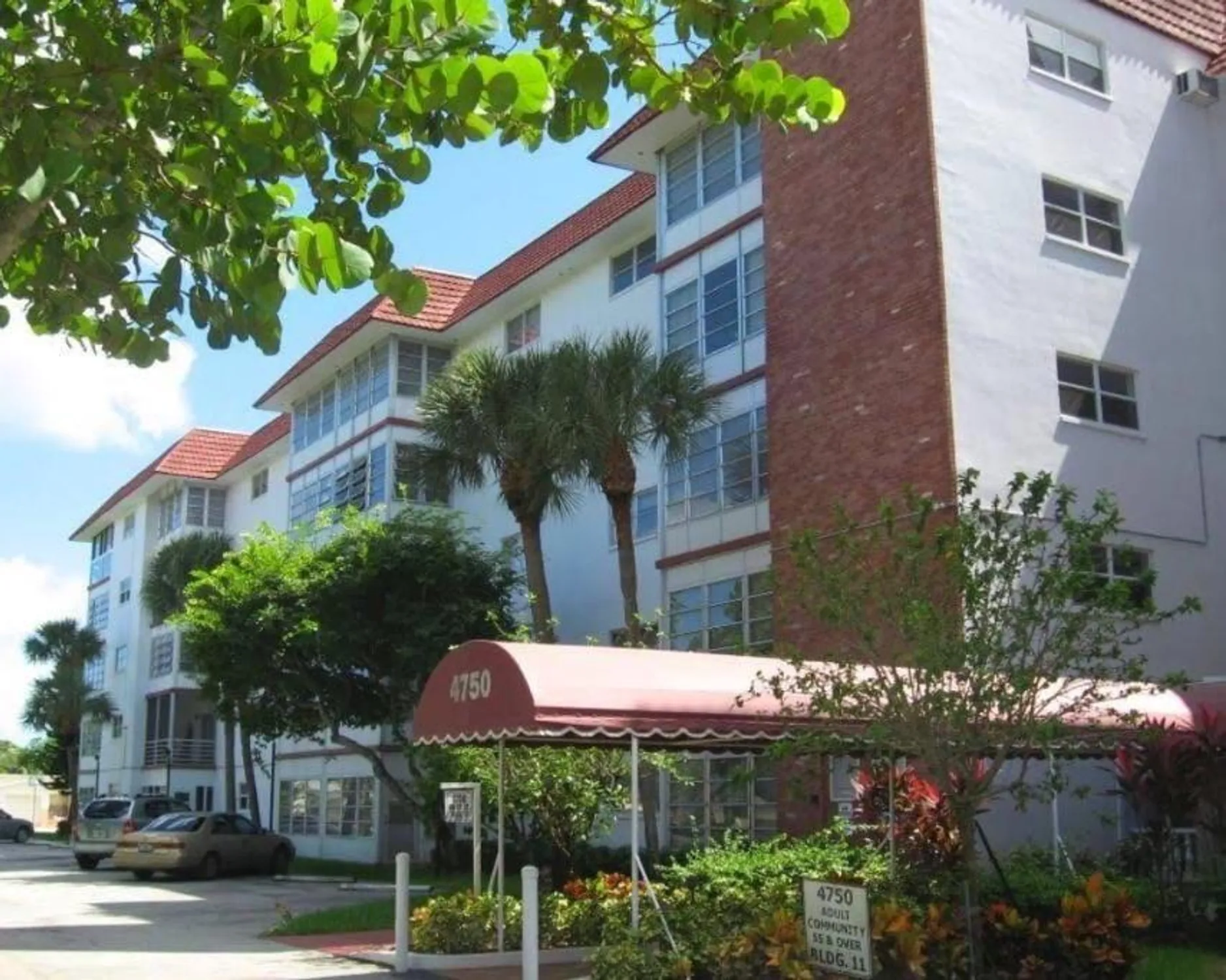 Property Slideshow image 1 of 42 | 4750 nw 22nd ct 118, Lauderhill, FL, 33313