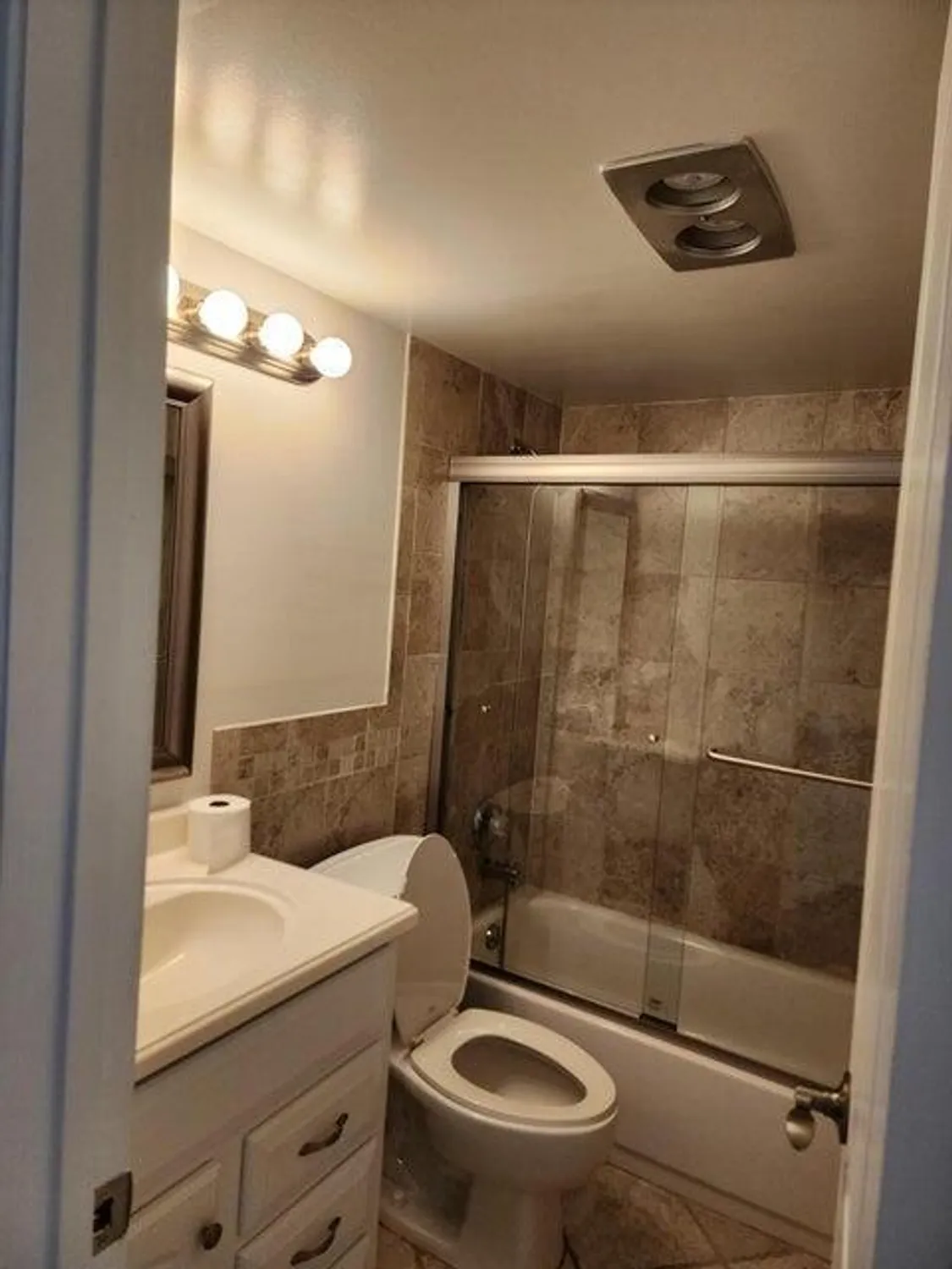 Property Slideshow image 4 of 4 | 195 dorchester i i, West Palm Beach, FL, 33417