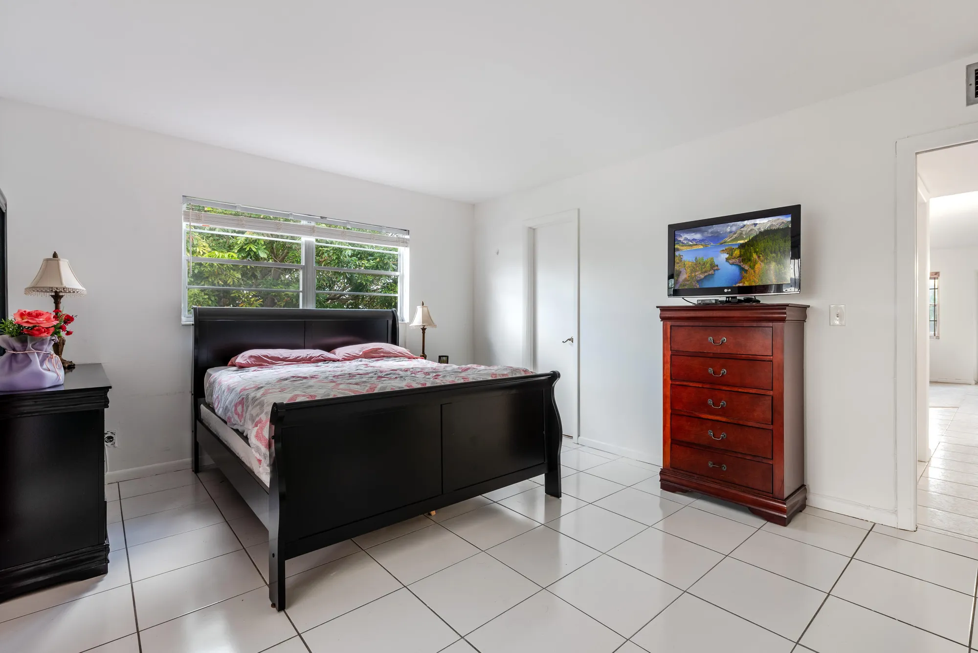 Property Slideshow image 13 of 36 | 122 bedford e unit e, West Palm Beach, FL, 33417