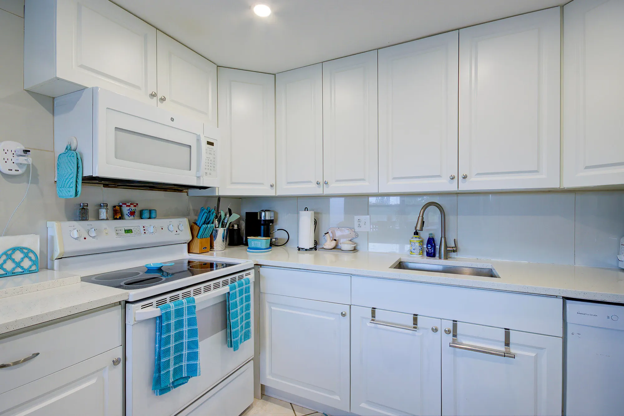 Property Slideshow image 6 of 17 | 363 wellington j, West Palm Beach, FL, 33417