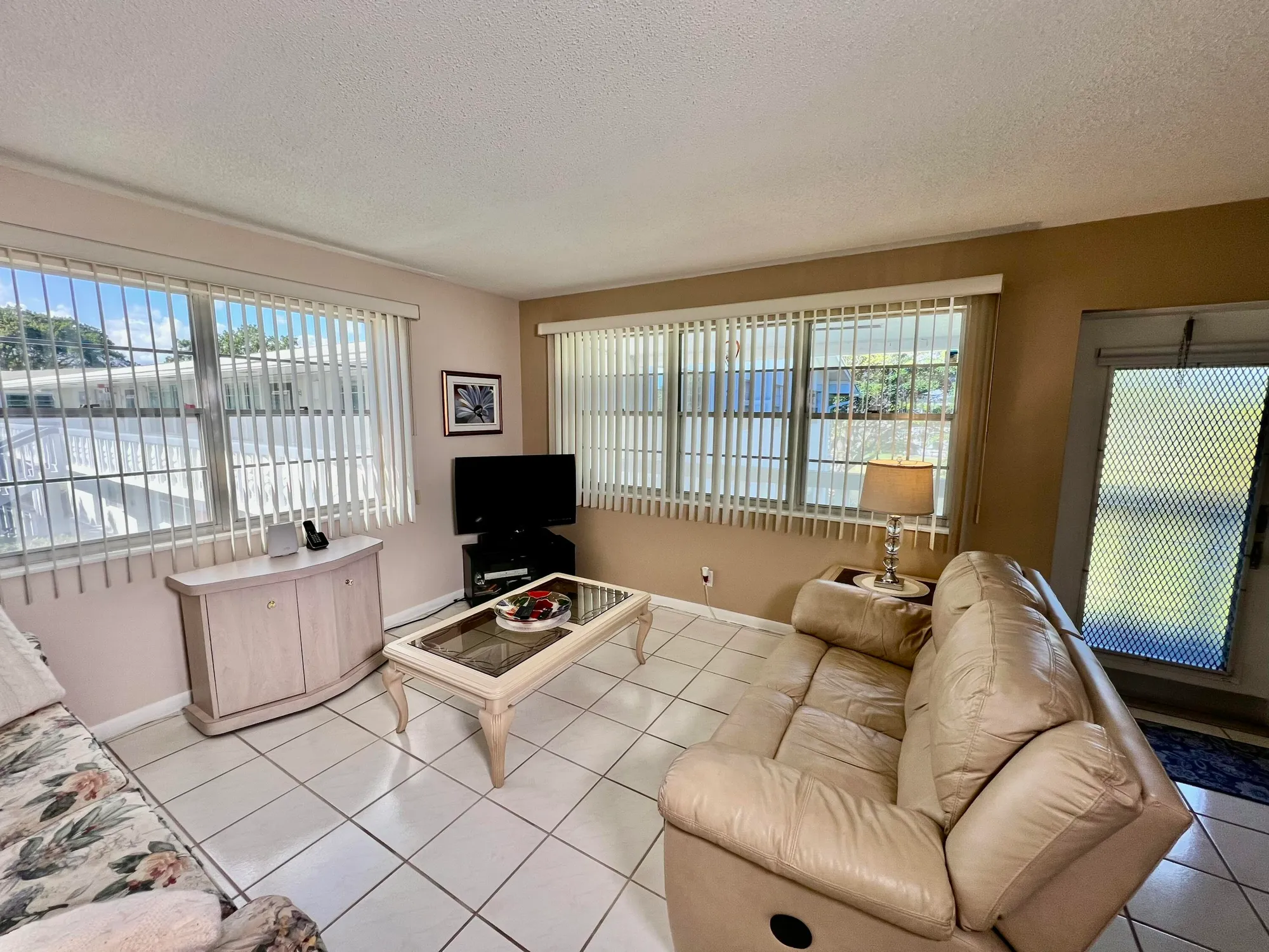 Property Slideshow image 3 of 47 | 100 markham e unit e, Deerfield Beach, FL, 33442