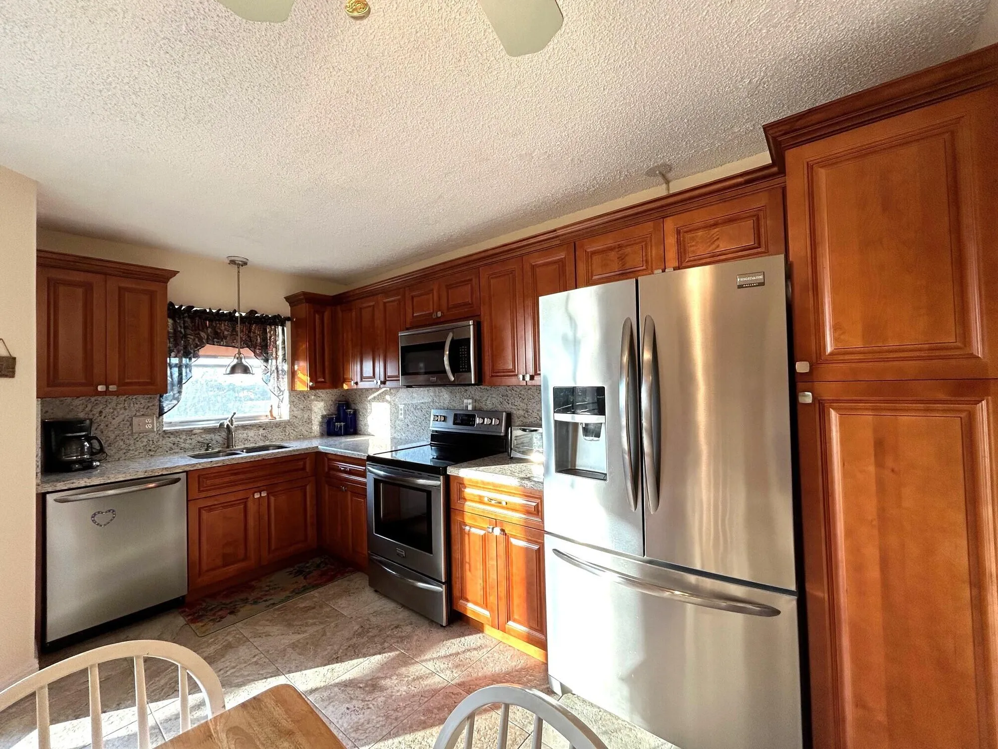 Property Slideshow image 2 of 42 | 3951 via poinciana apt 412, Lake Worth, FL, 33467