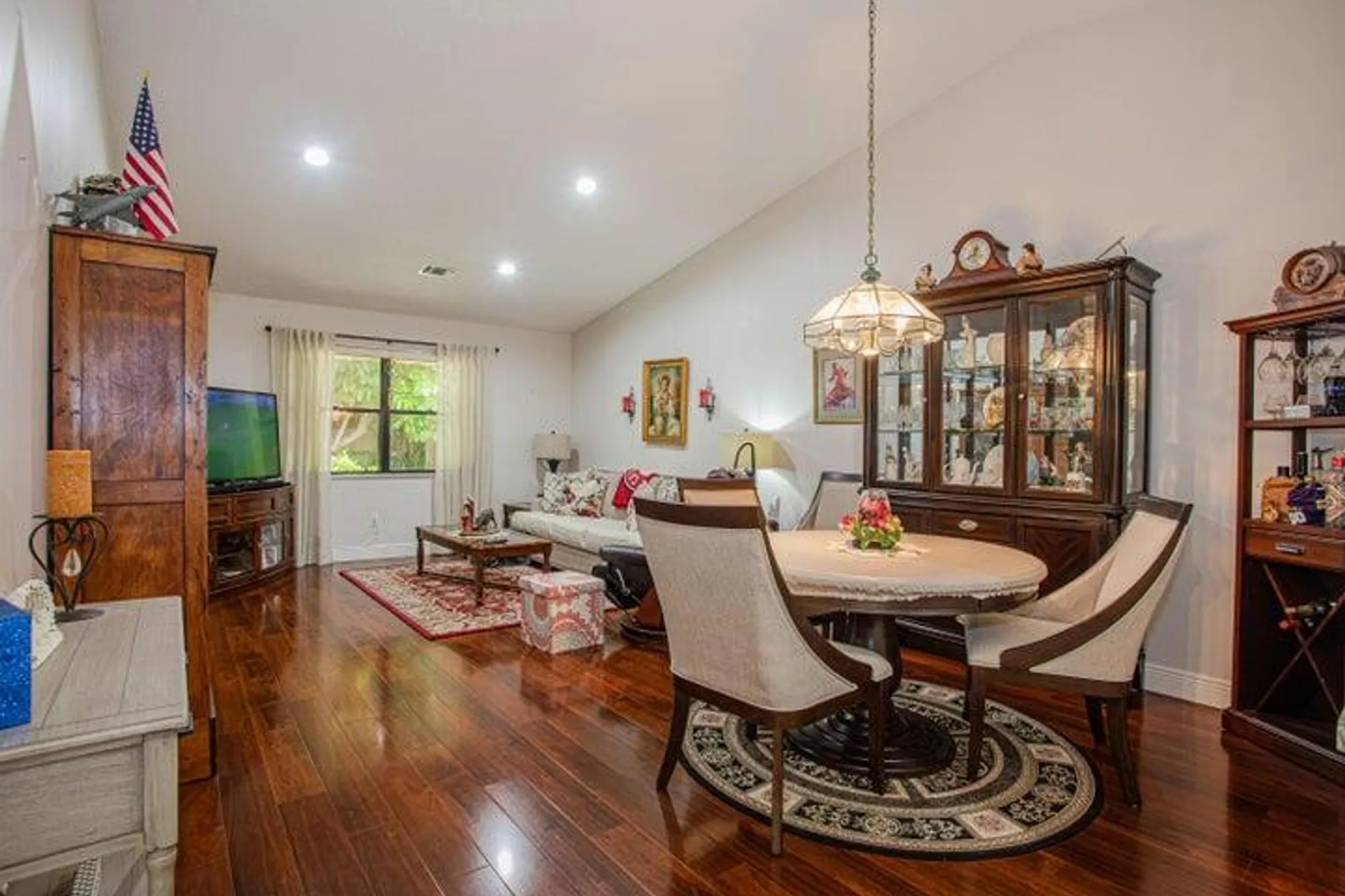 Property Slideshow image 9 of 17 | 499 iron forge ct, Royal Palm Beach, FL, 33411