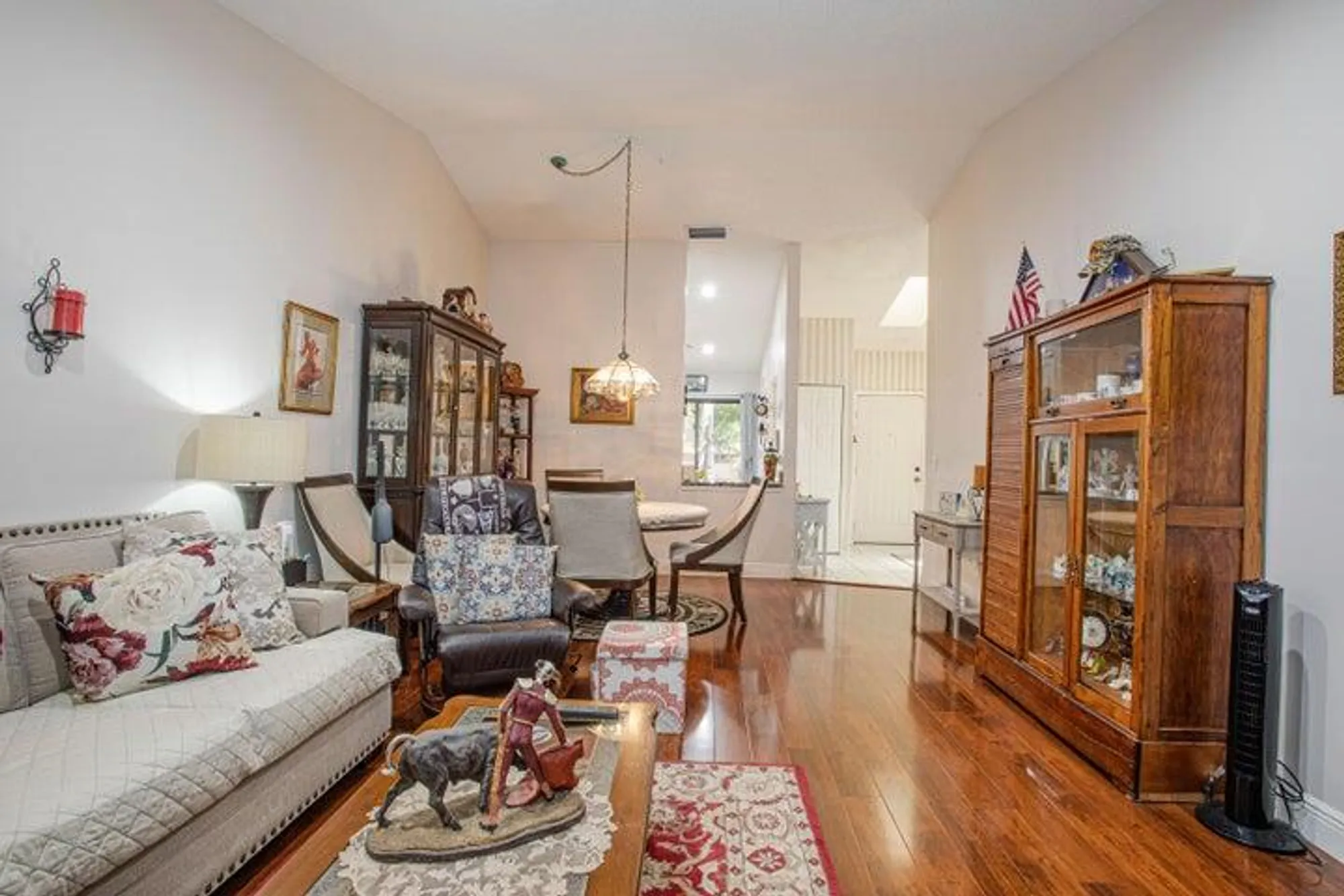 Property Slideshow image 10 of 17 | 499 iron forge ct, Royal Palm Beach, FL, 33411