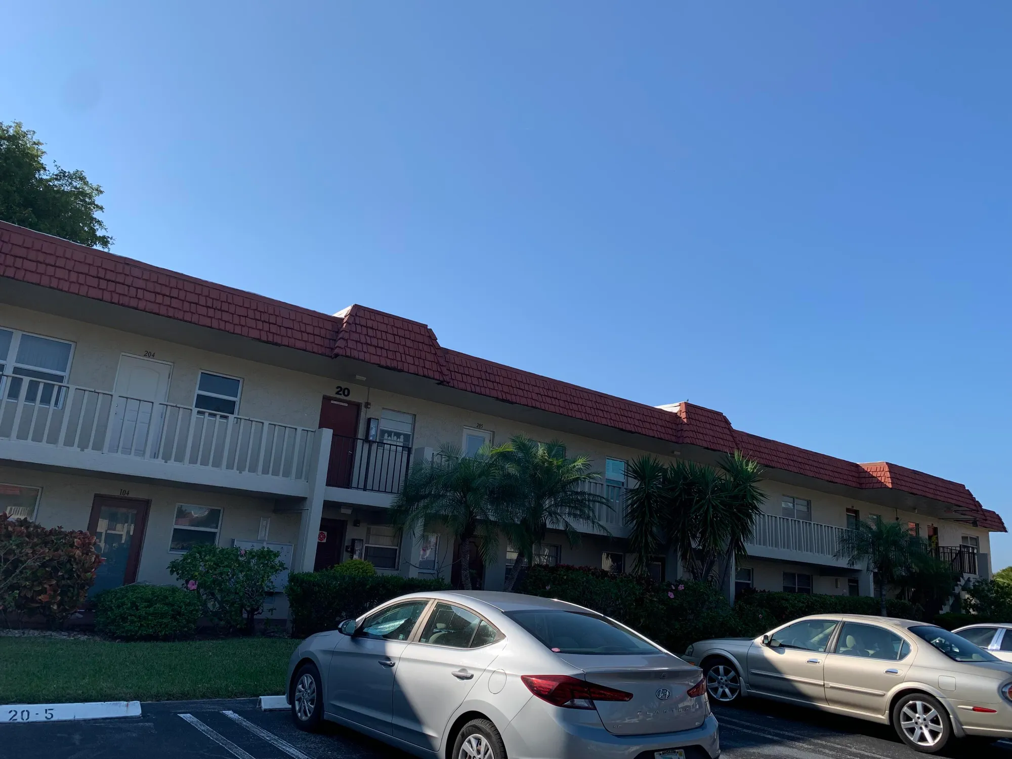 Property Slideshow image 11 of 18 | 20 abbey ln apt 105, Delray Beach, FL, 33446