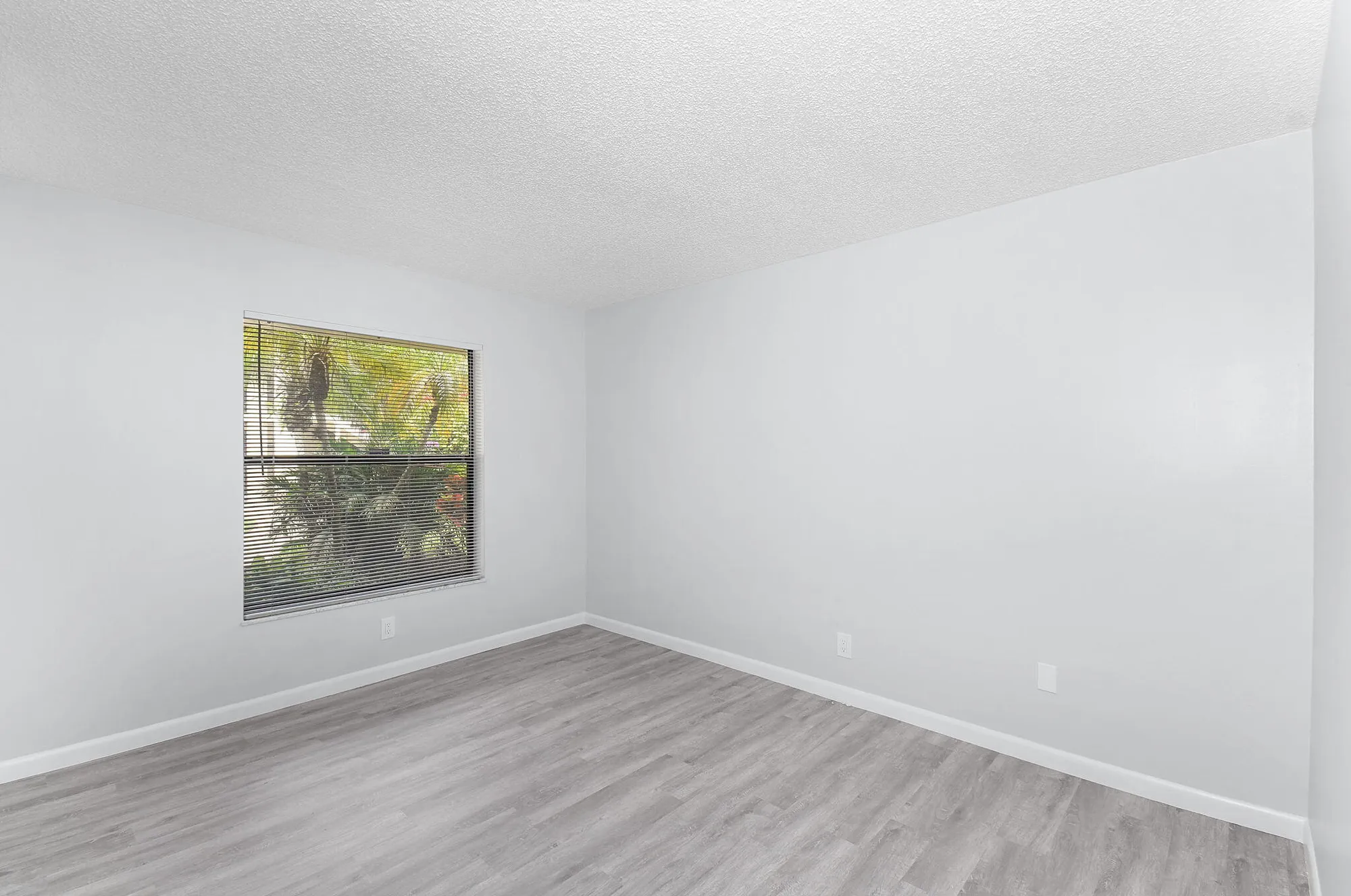 Property Slideshow image 32 of 57 | 31 sw s river dr dr 106, Stuart, FL, 34997