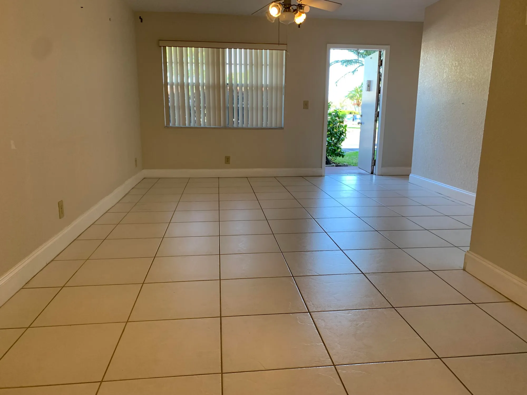 Property Slideshow image 4 of 18 | 20 abbey ln apt 105, Delray Beach, FL, 33446