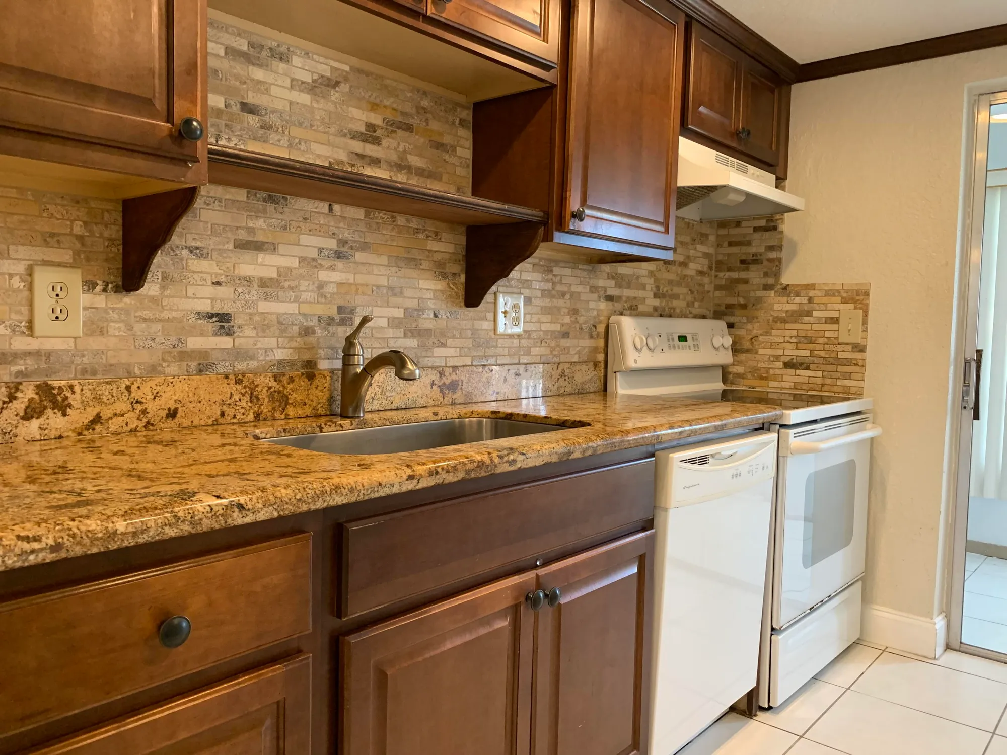 Property Slideshow image 1 of 18 | 20 abbey ln apt 105, Delray Beach, FL, 33446