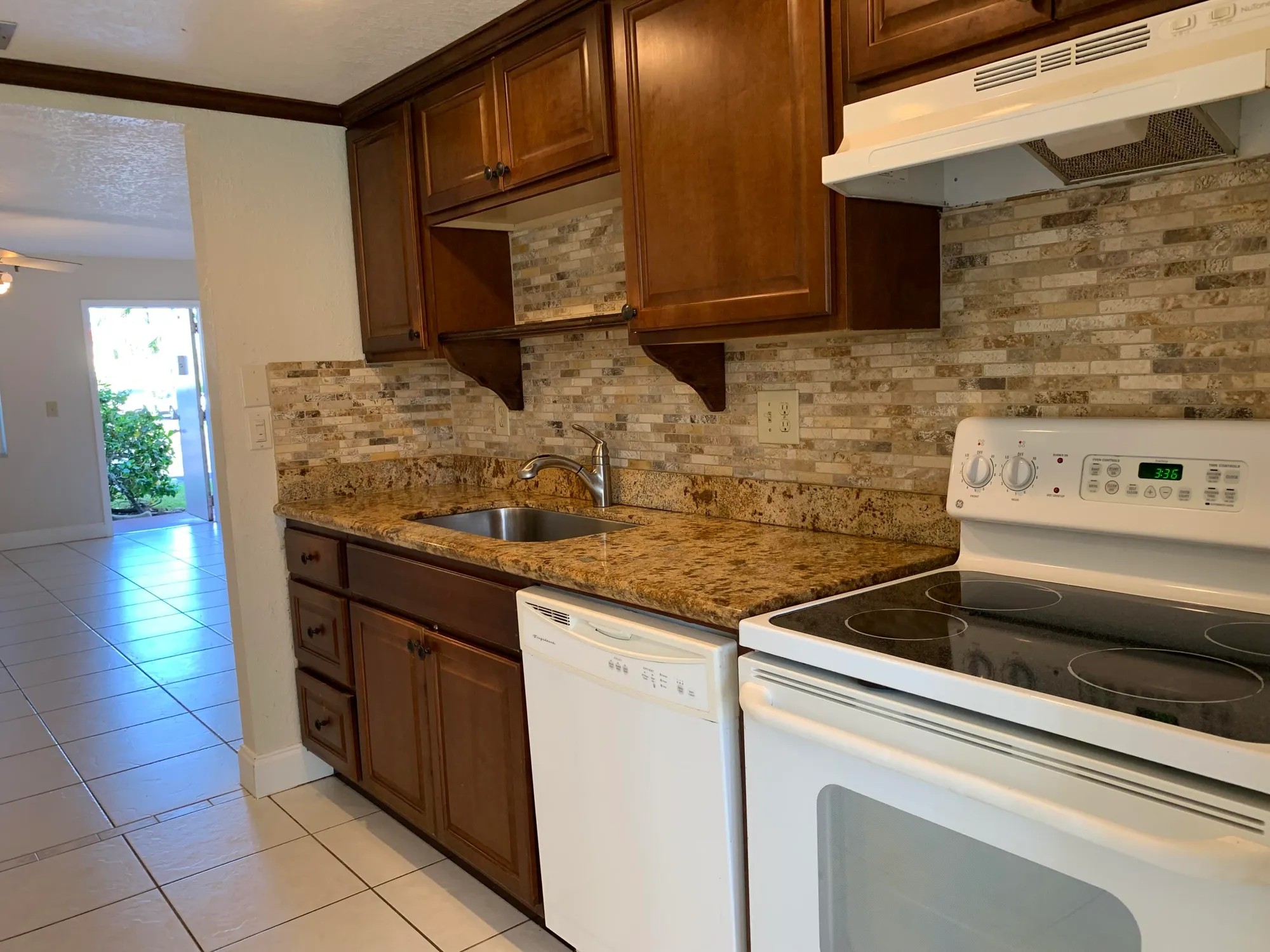 Property Slideshow image 2 of 18 | 20 abbey ln apt 105, Delray Beach, FL, 33446