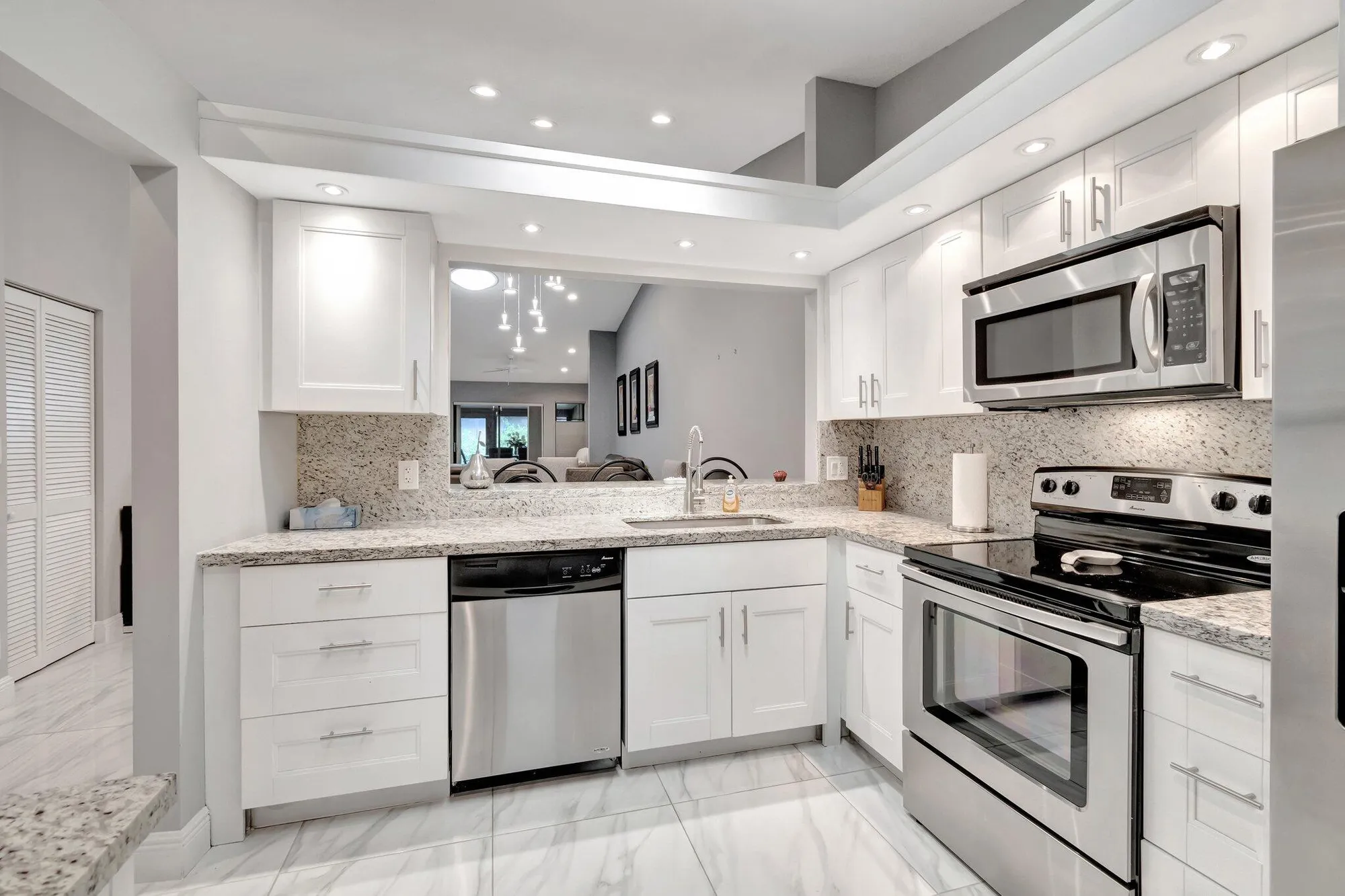 Property Slideshow image 11 of 42 | 10927 dolphin palm ct a, Boynton Beach, FL, 33437