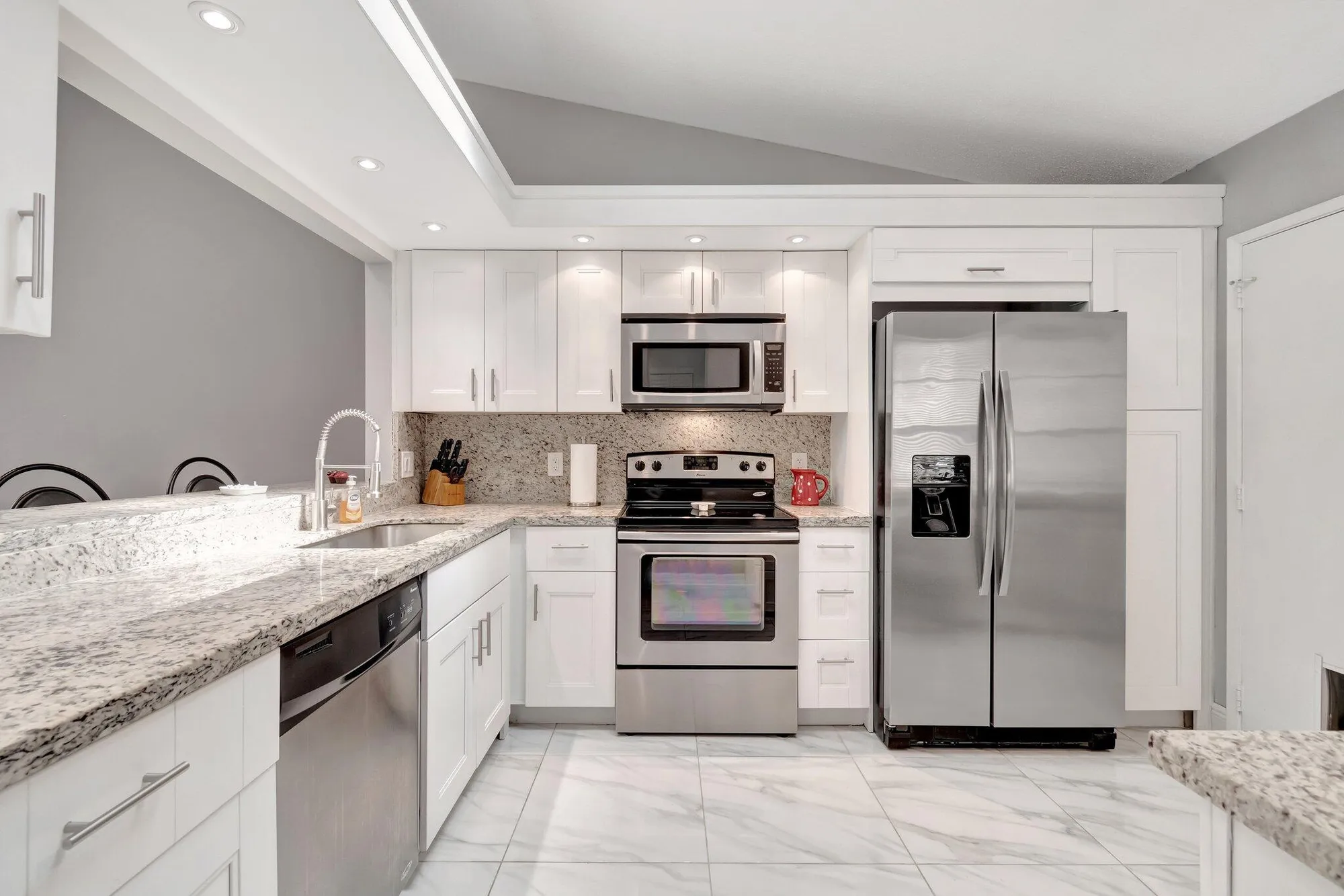 Property Slideshow image 10 of 42 | 10927 dolphin palm ct a, Boynton Beach, FL, 33437