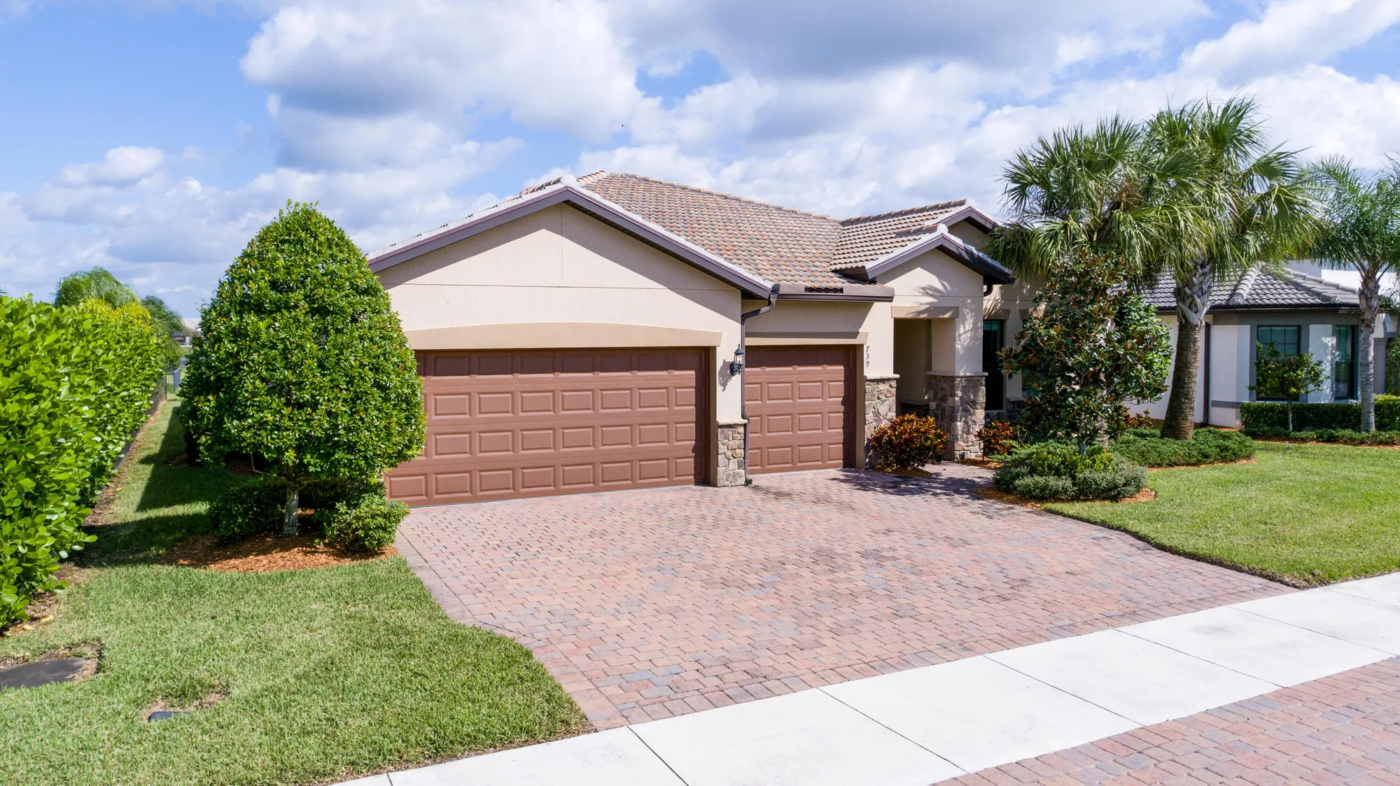 Property Slideshow image 2 of 54 | 739 se villandry way, Port Saint Lucie, FL, 34984