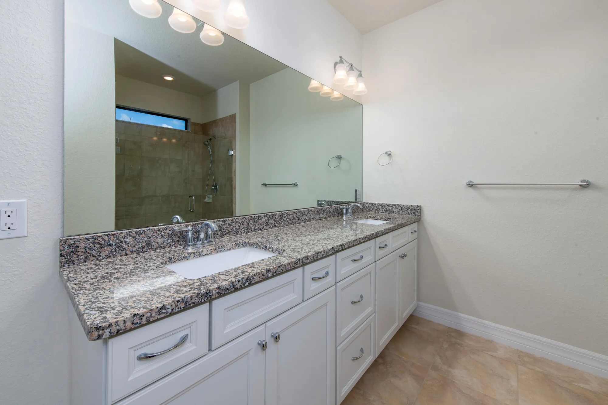 Property Slideshow image 17 of 54 | 739 se villandry way, Port Saint Lucie, FL, 34984