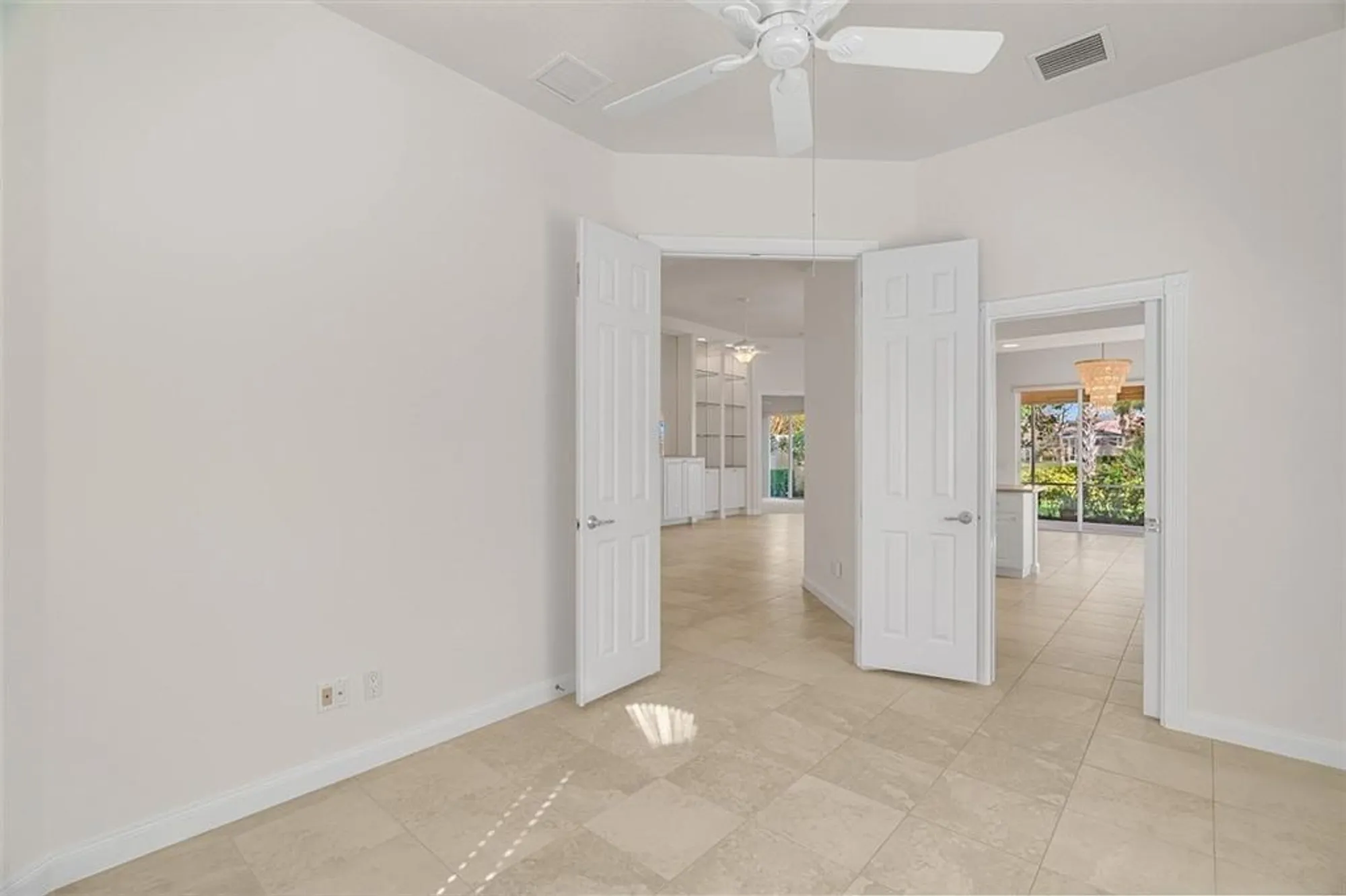 Property Slideshow image 13 of 36 | 5640 corsica pl, Vero Beach, FL, 32967